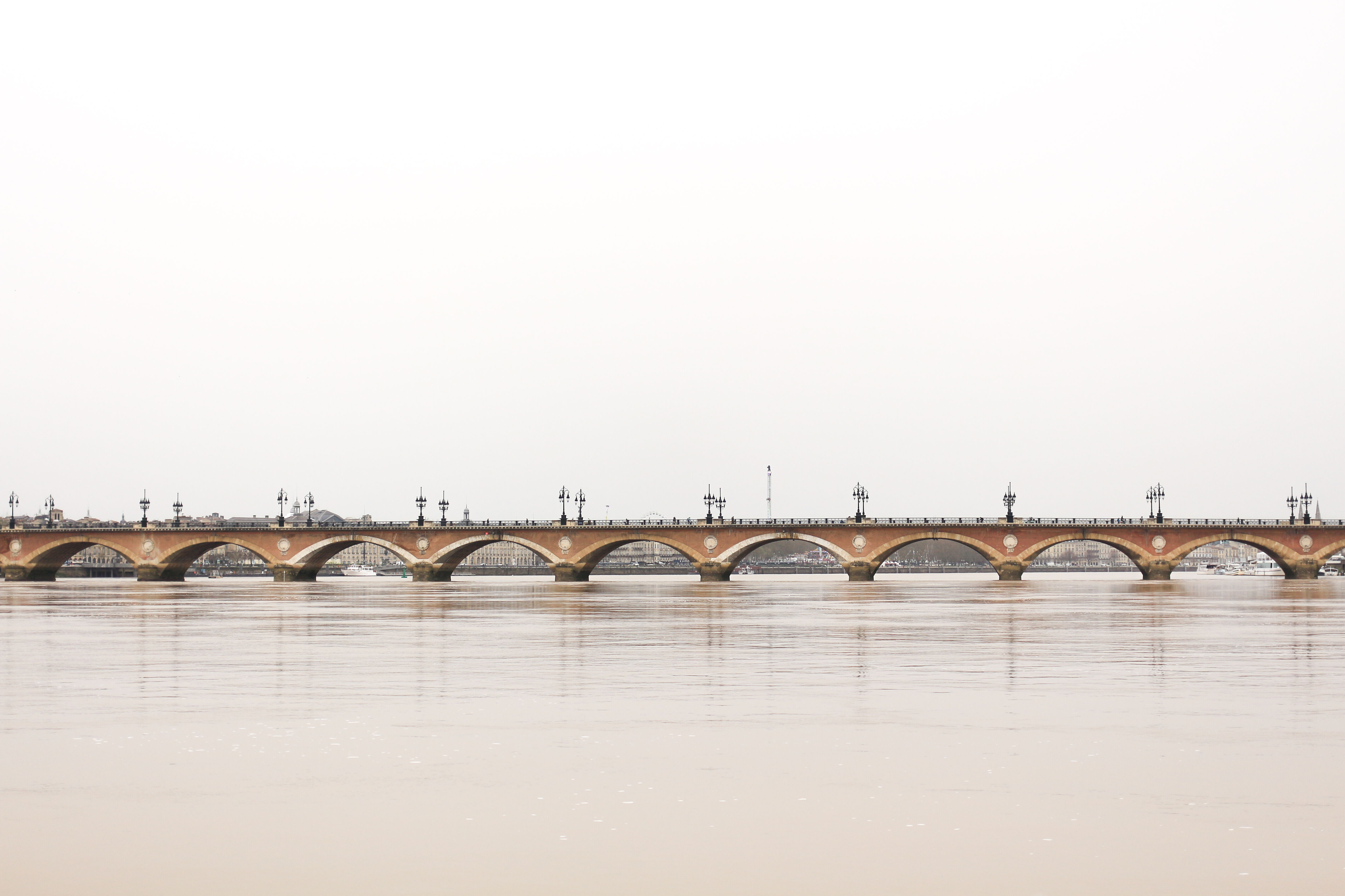 Le pont depuis la Garonne