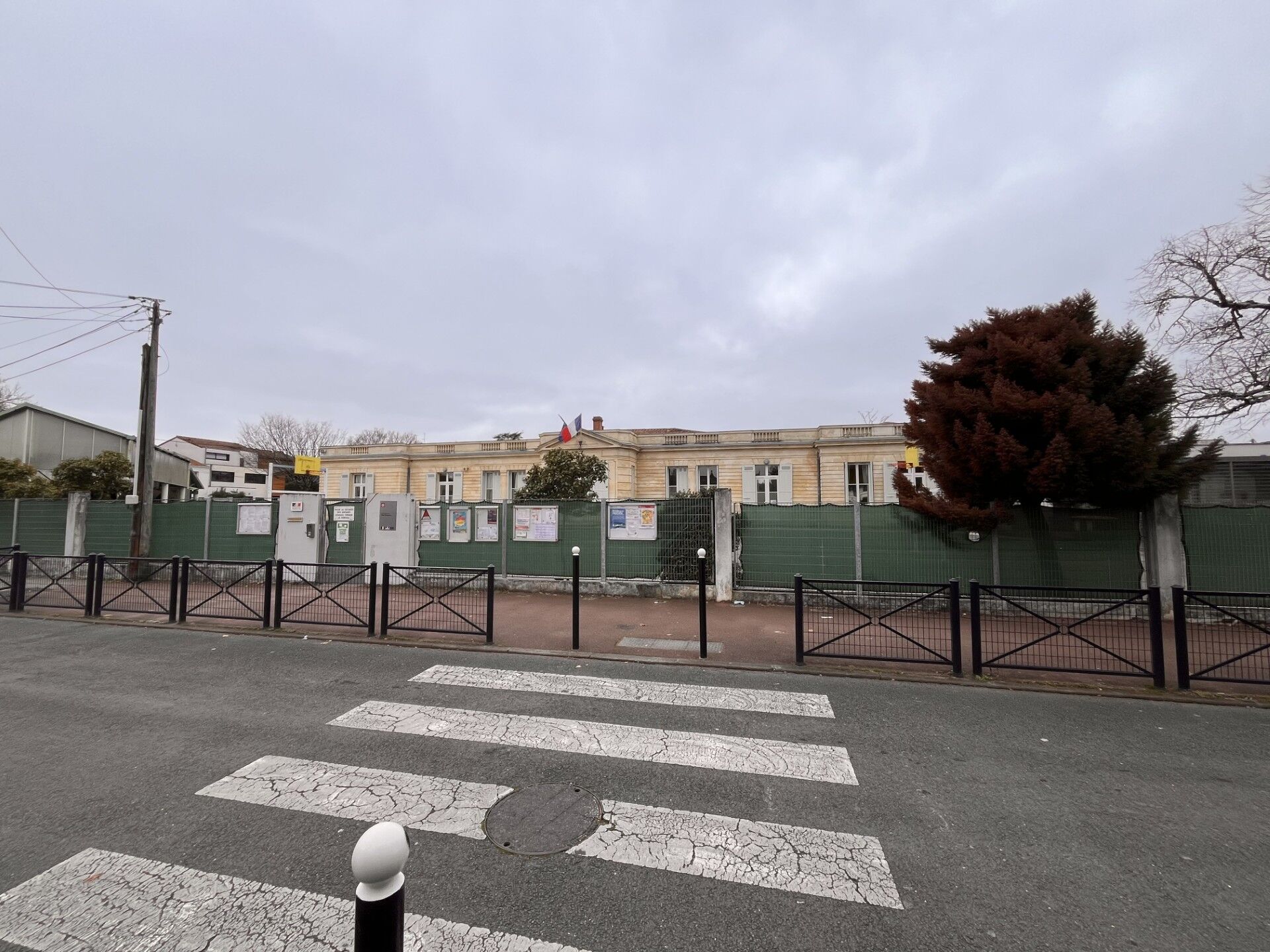 Façade principale depuis la rue Paul Doumer