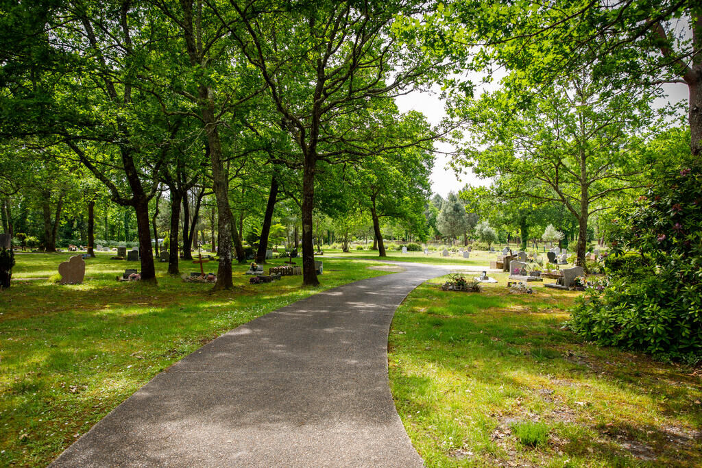 Allée du parc cimetière
