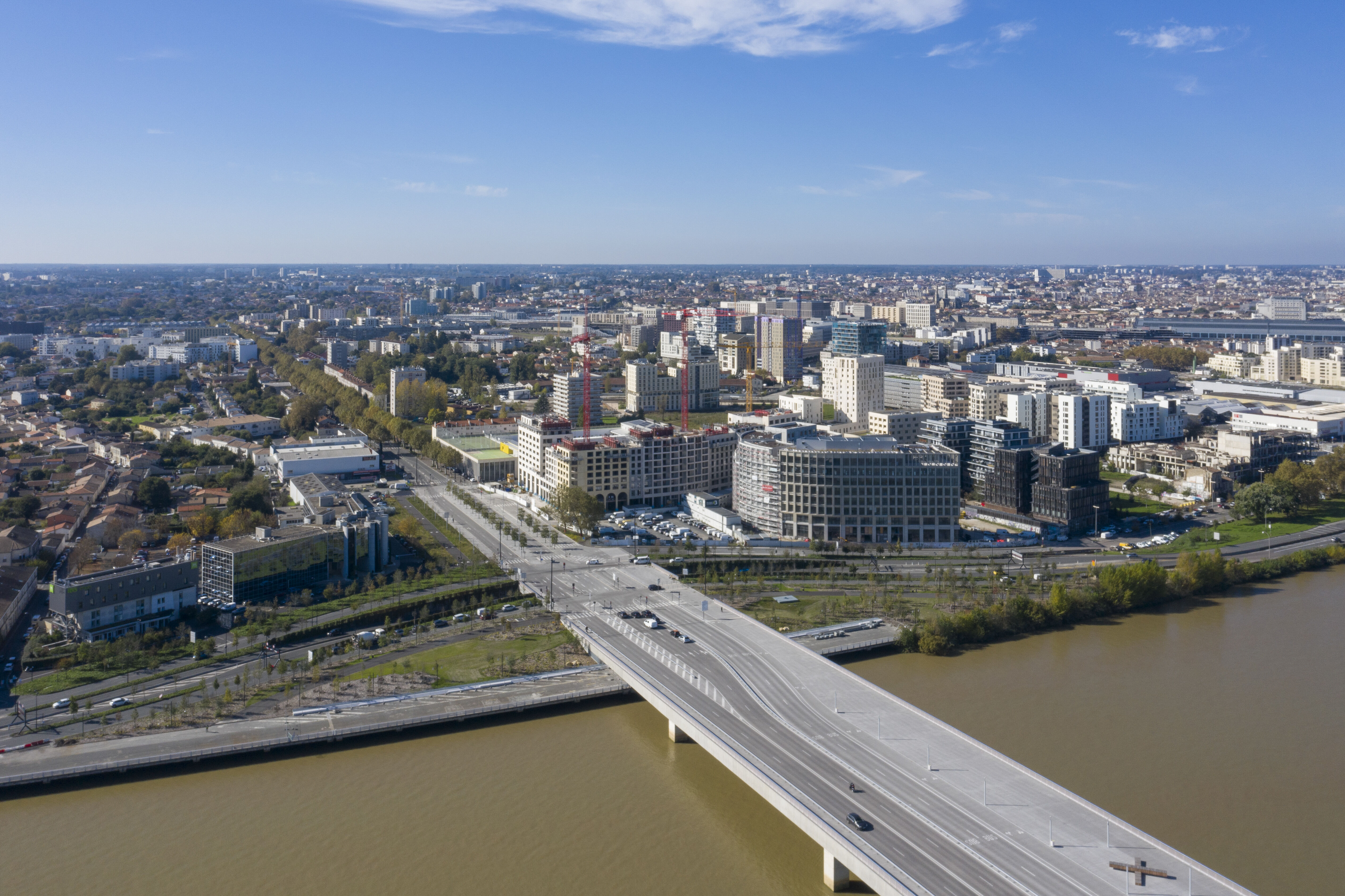 Vue du débouché du pont Simone-Veil