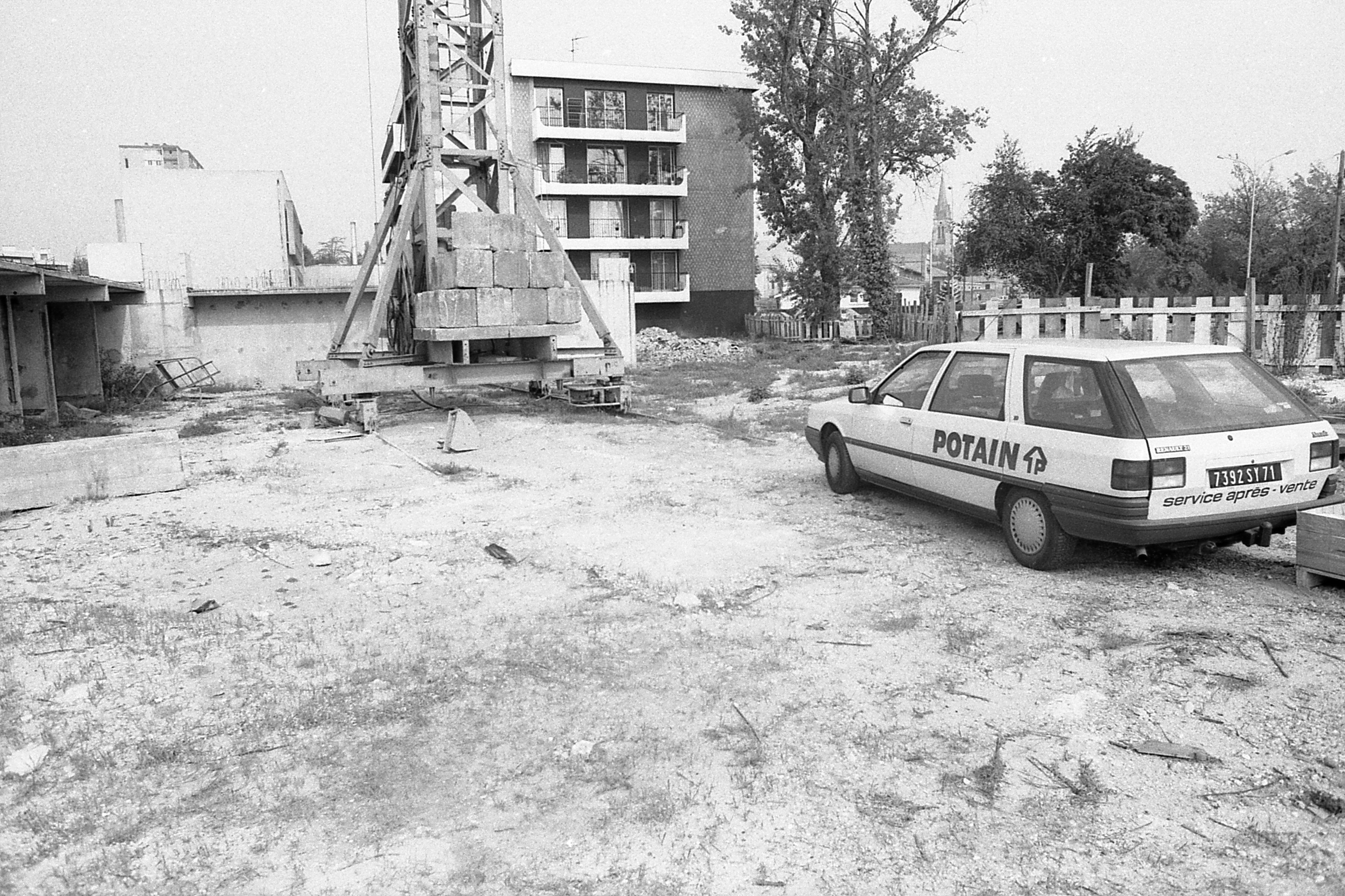La résidence Le Club en cours d'achèvement, vers 1975.