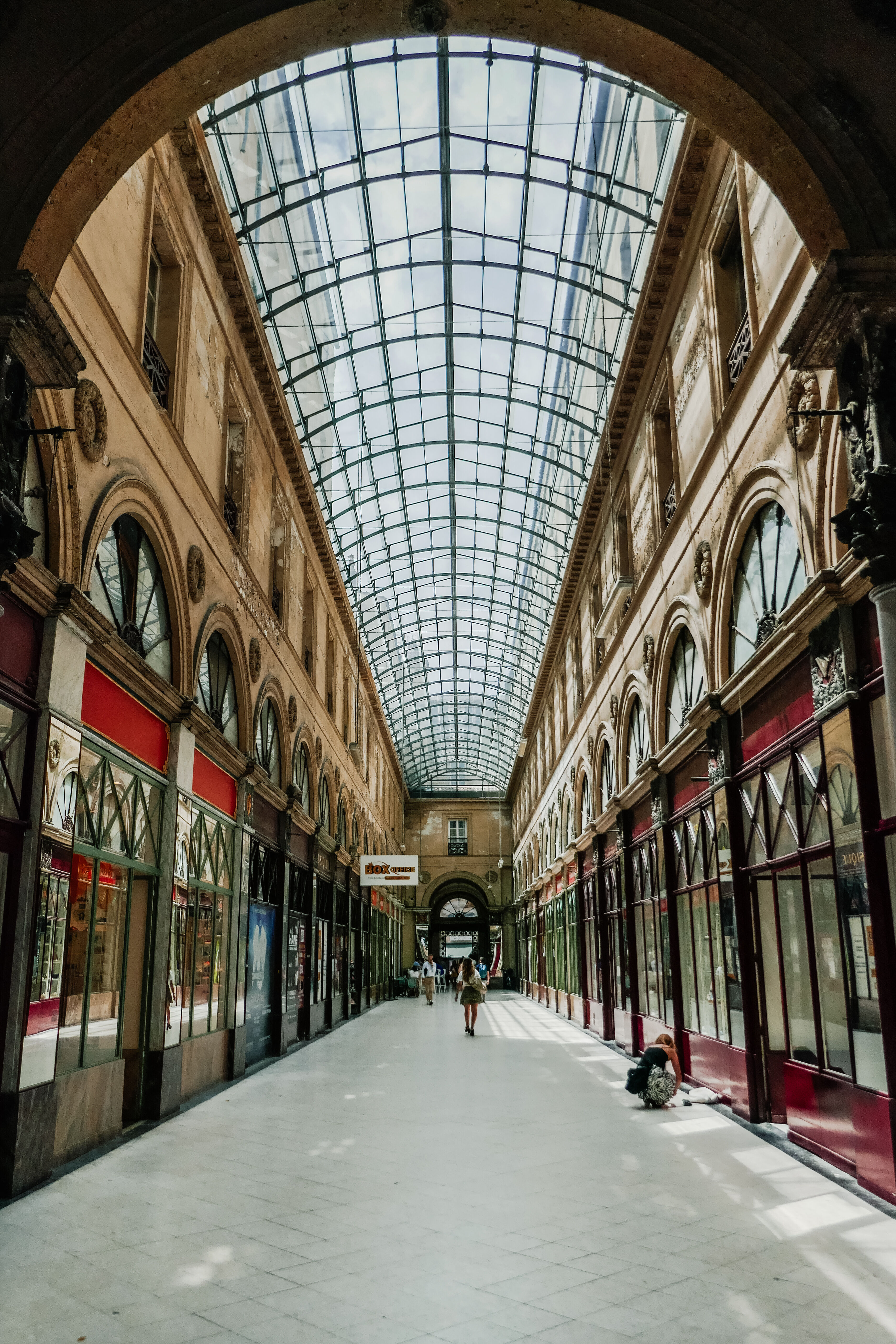 Vue sur la galerie commerciale et sa verrière