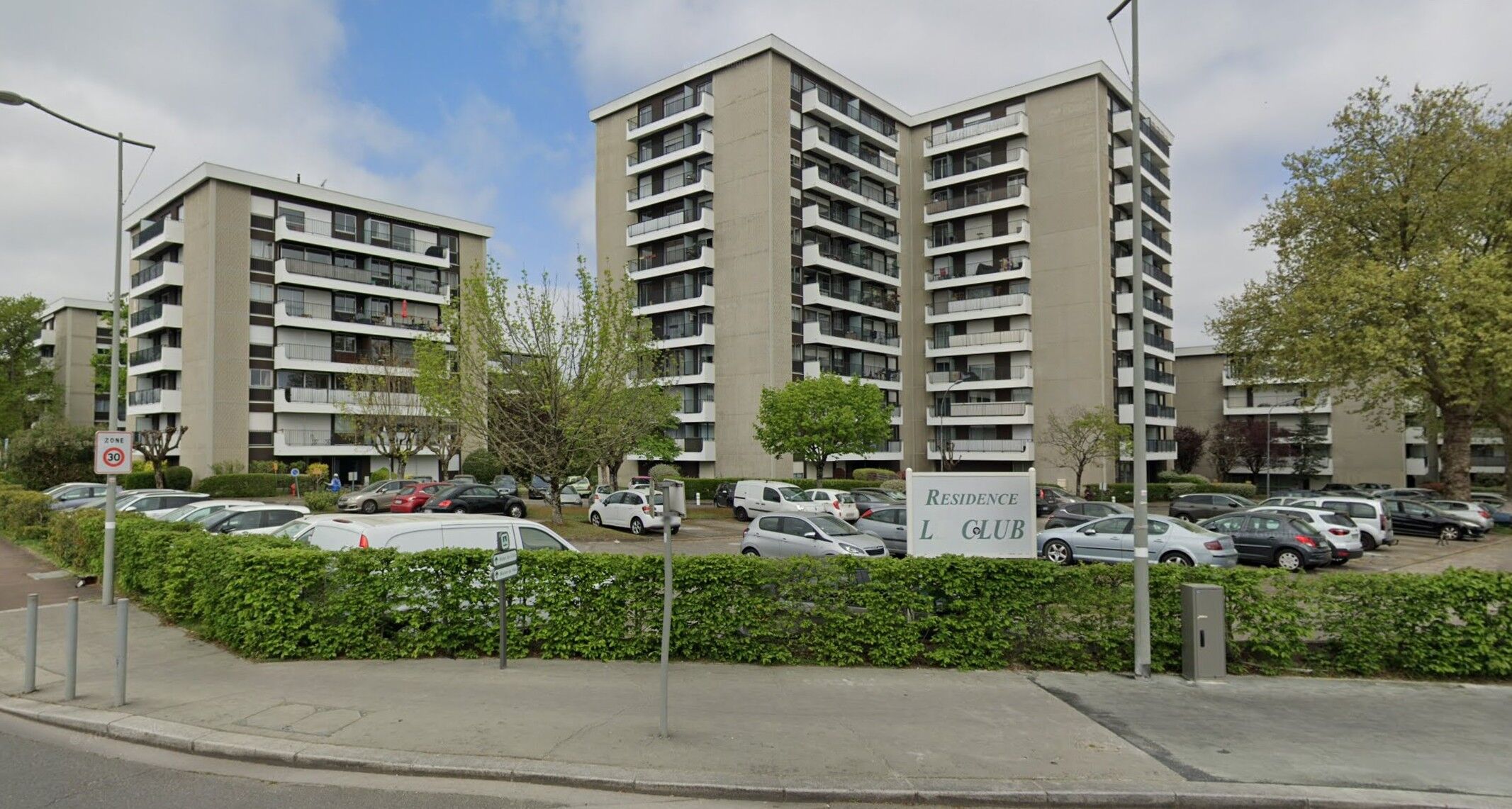 Vue des premiers immeubles de la résidence Le Club, au croisement des avenues René-Coty et Leclerc. 