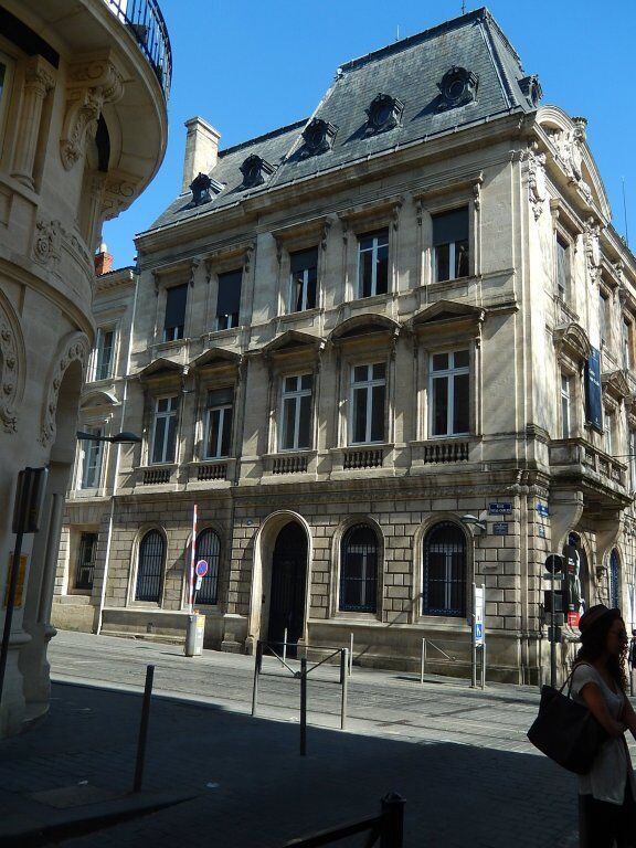 façade latérale donnant sur la rue Vital-Carles.