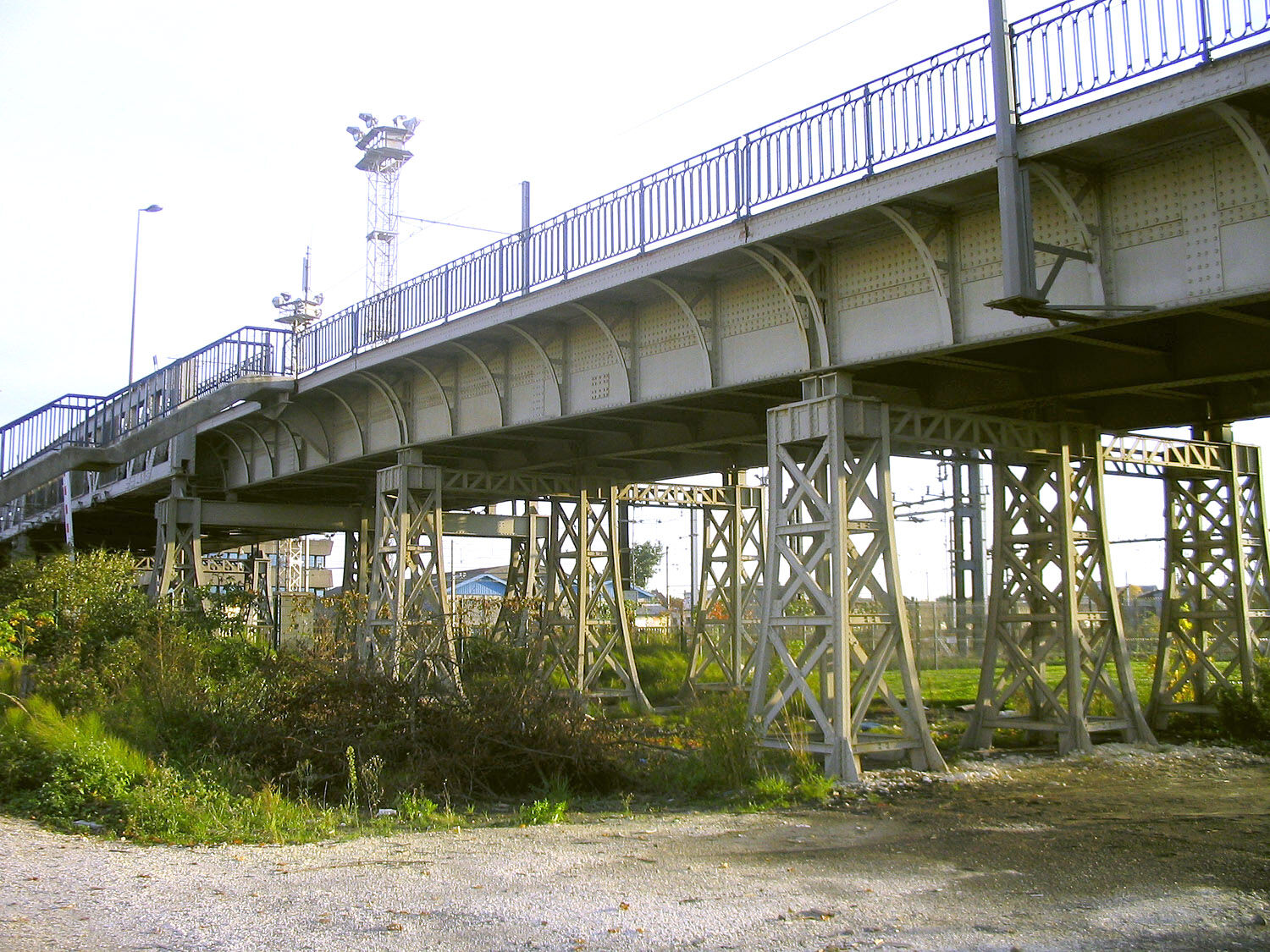 Pont Bouthier, piles de rampe d'accès nord-ouest