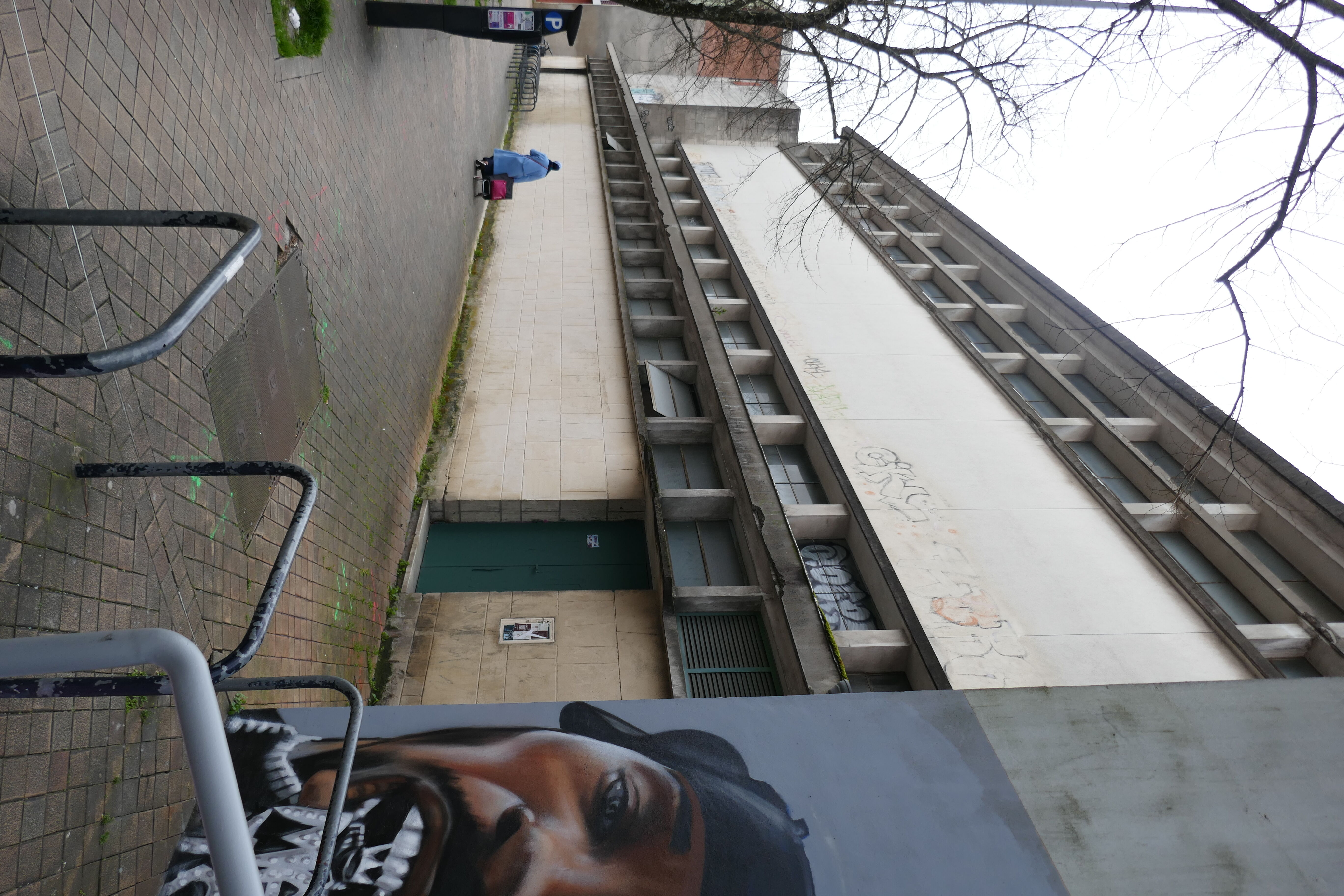 La façade principale vue depuis le cours Barbey.