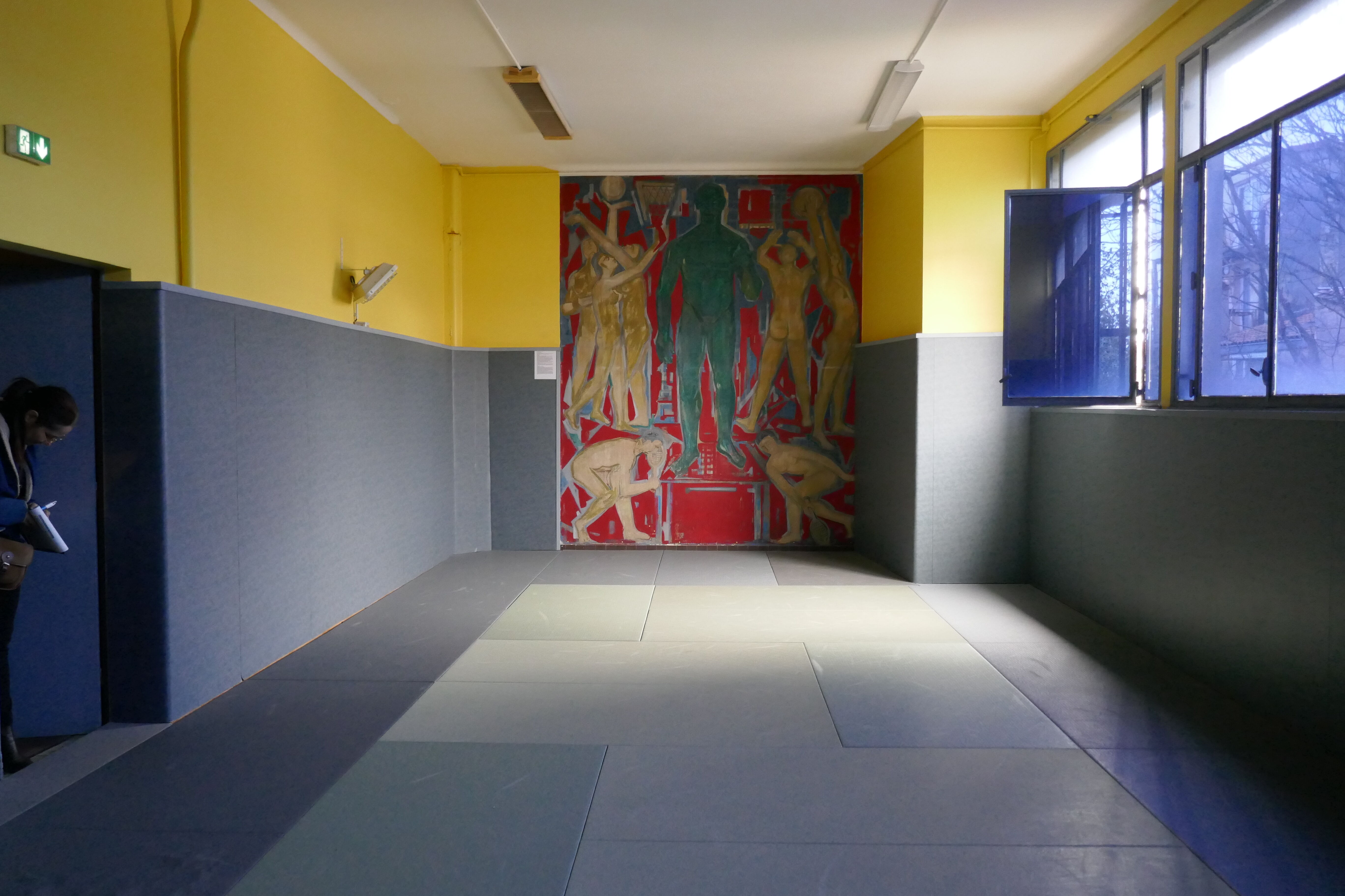 La peinture murale de Pierre Théron dans l'actuel dojo (anciennement salle de conférences).