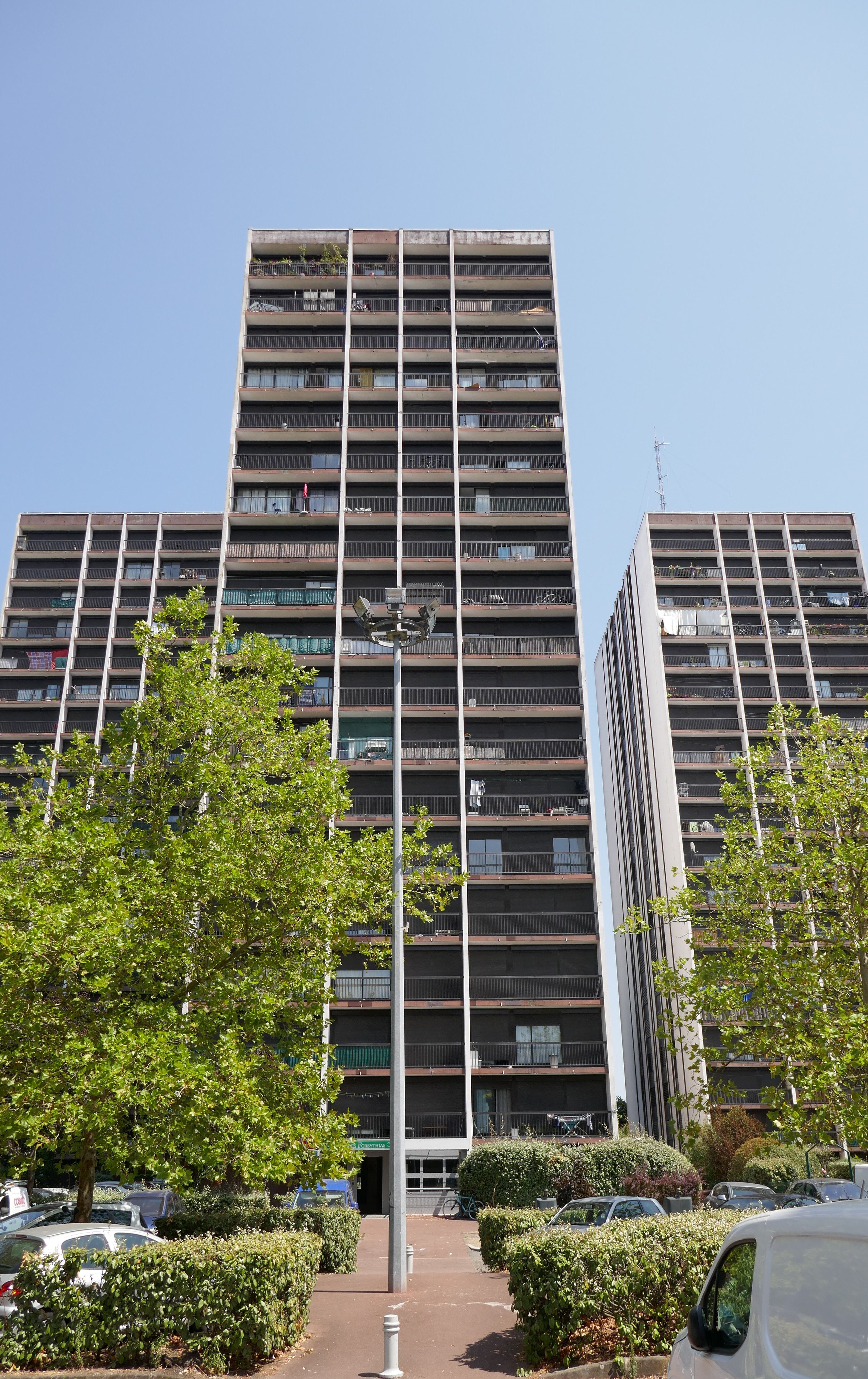Les façades ouest des tours centrales.