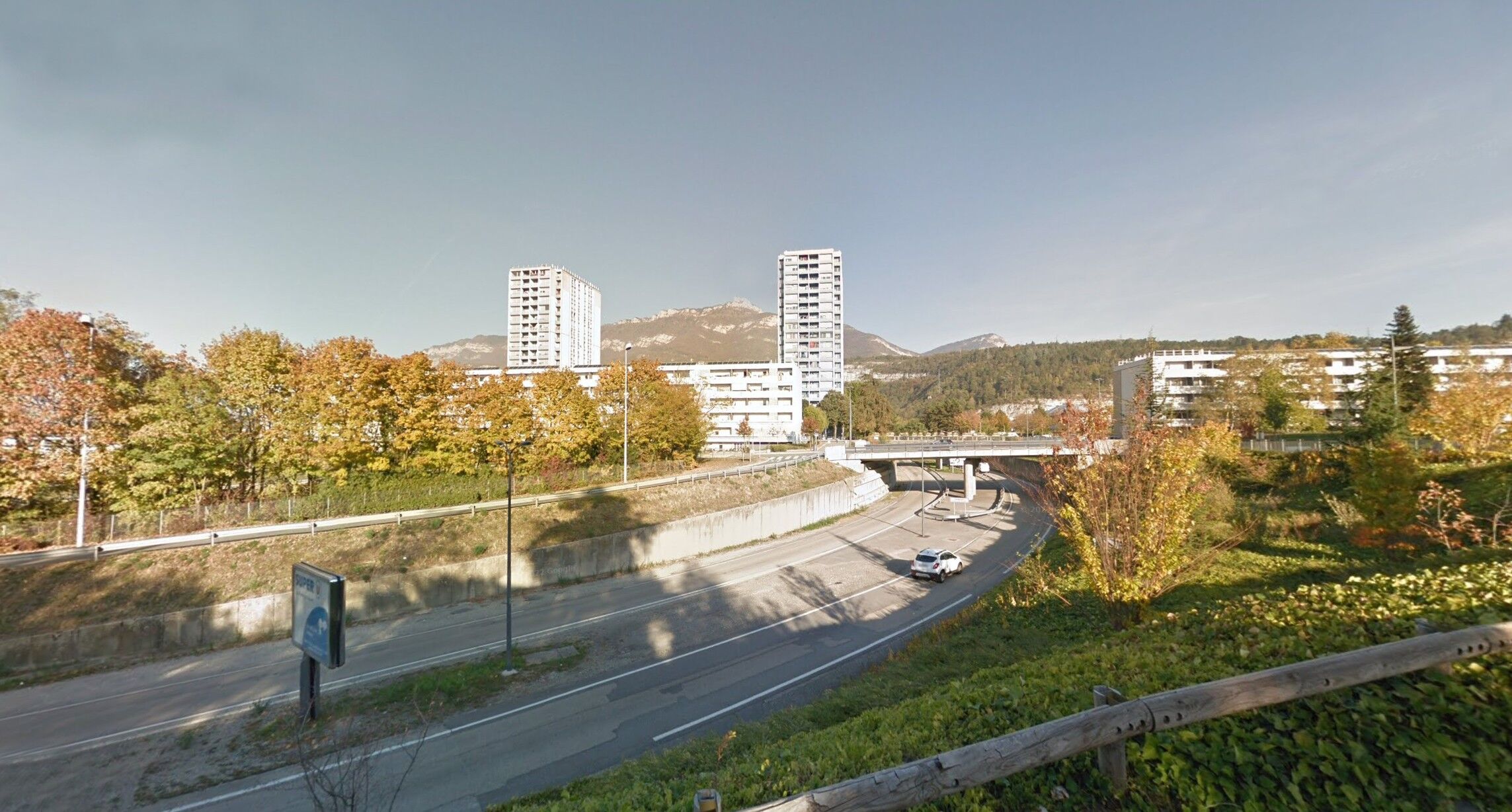 Les tours et les immeubles de la ZUP de la Croix-Rouge à Chambéry par Jean Dubuisson.