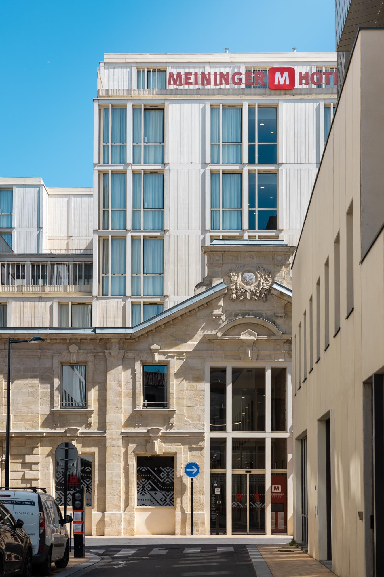 Façade de l’hôtel Meininger - Patrick Arotcharen