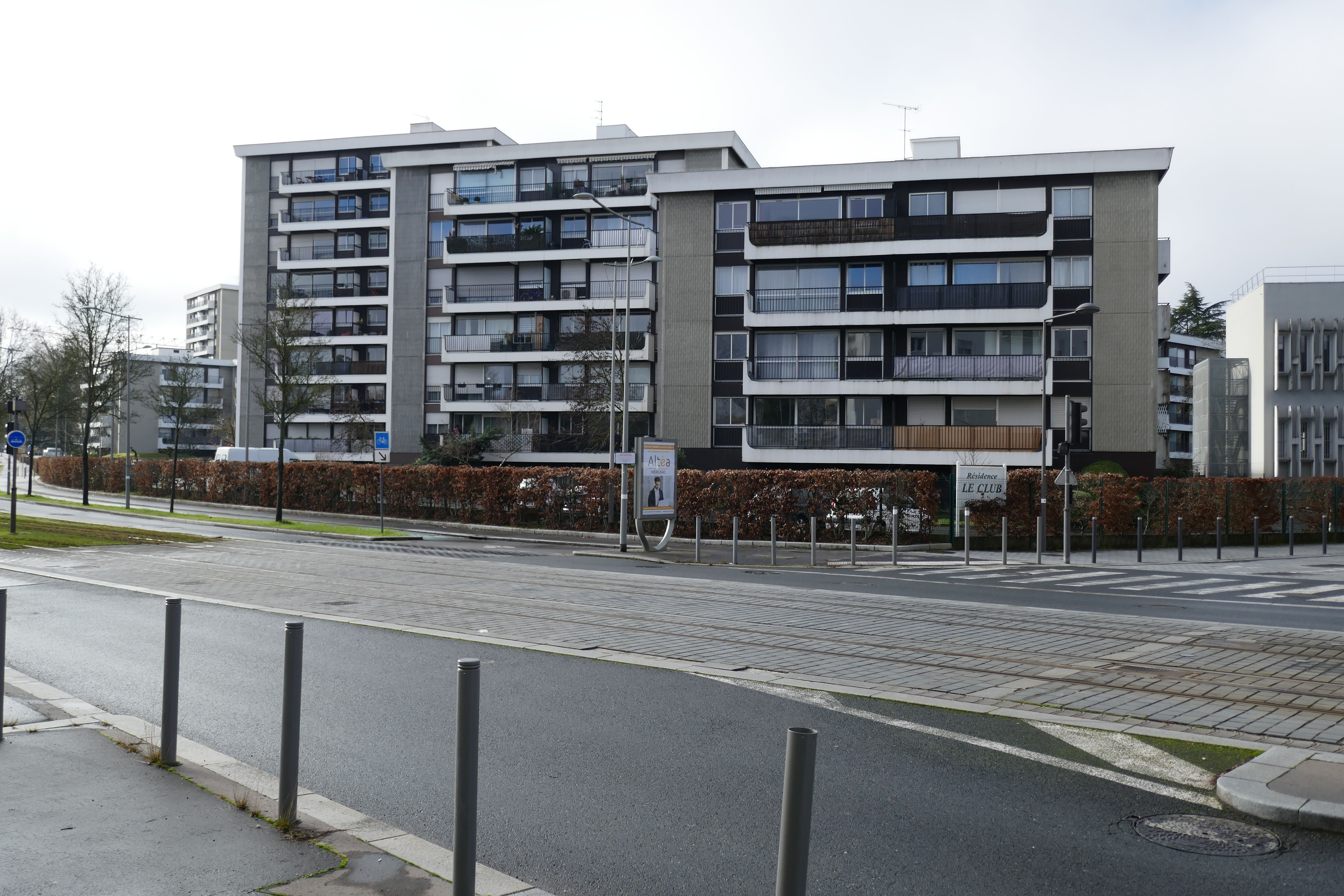 Vue d'ensemble du groupe F depuis le parc à l'avenue du Maréchal-Leclerc.