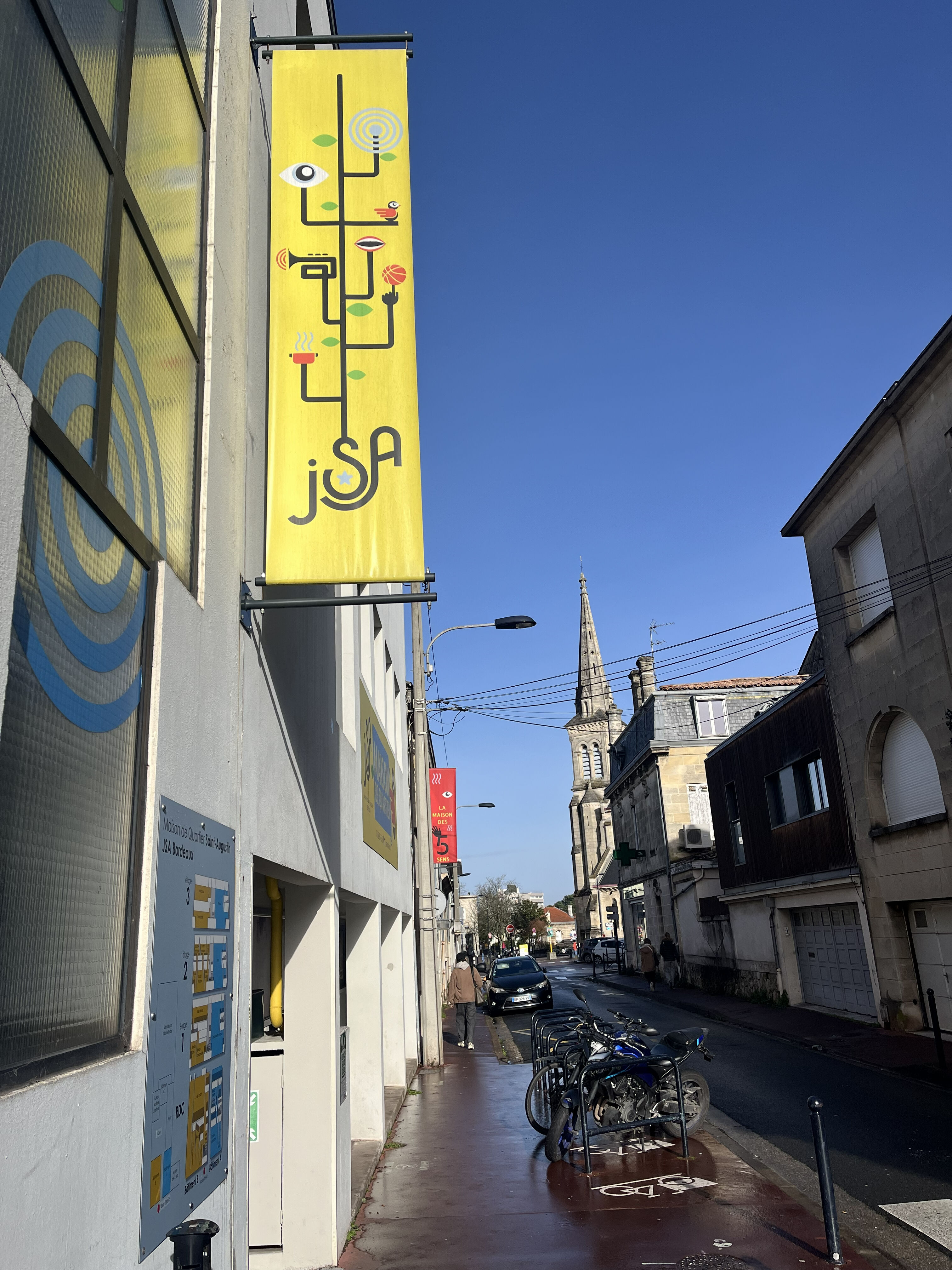 Façade principale du complexe JSA