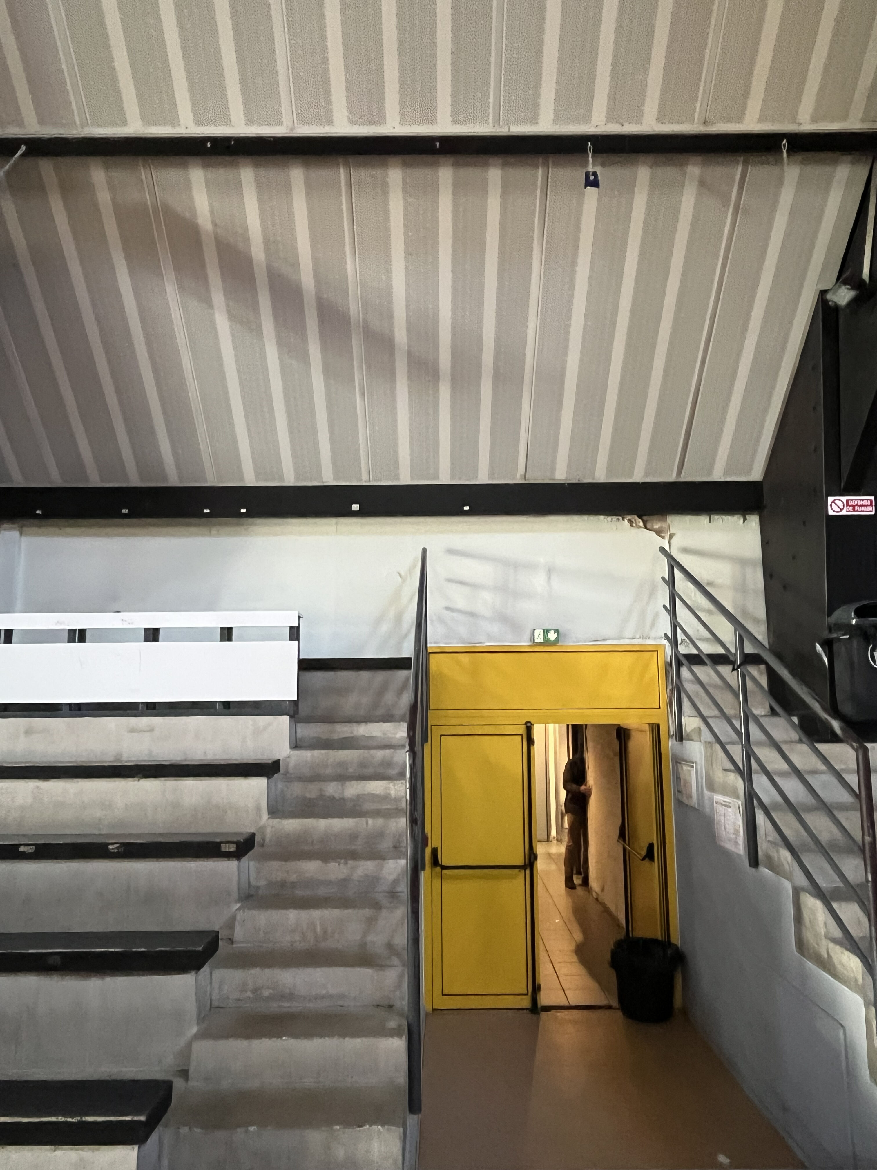 Vue des tribunes en béton