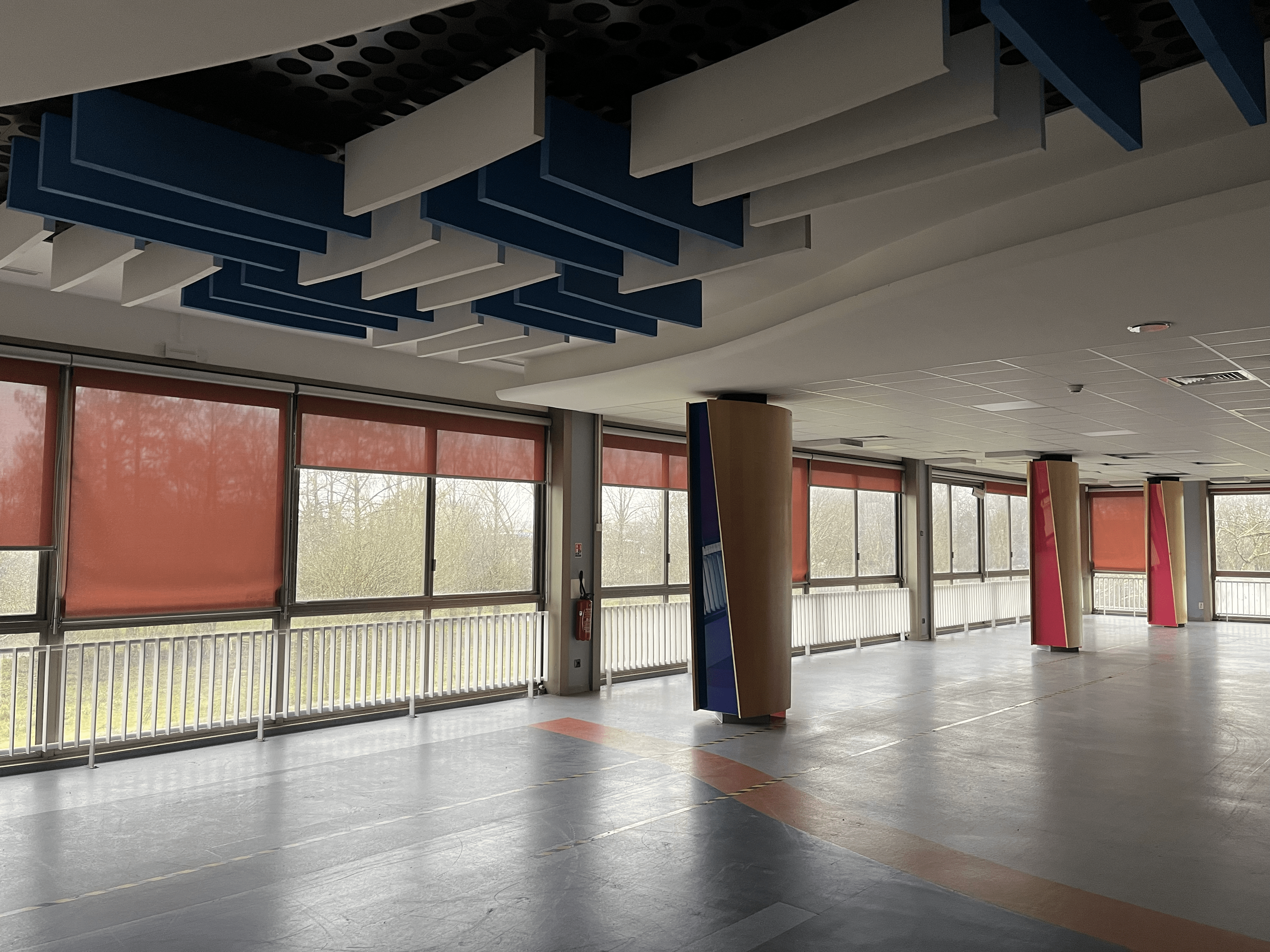 Façade vitrée de la cantine