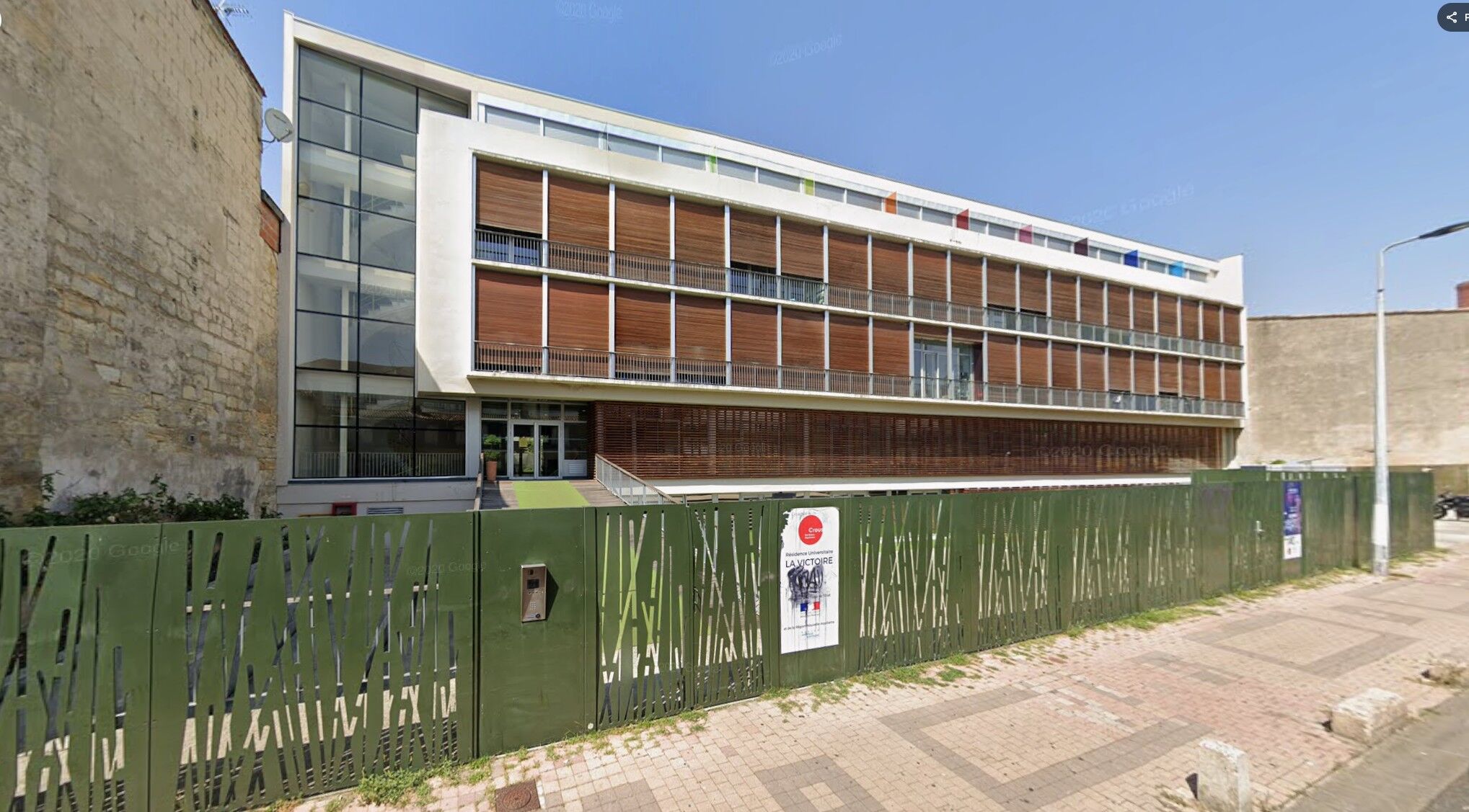 Façade principale de l'ancien restaurant universitaire depuiss la rue Sauteyron.