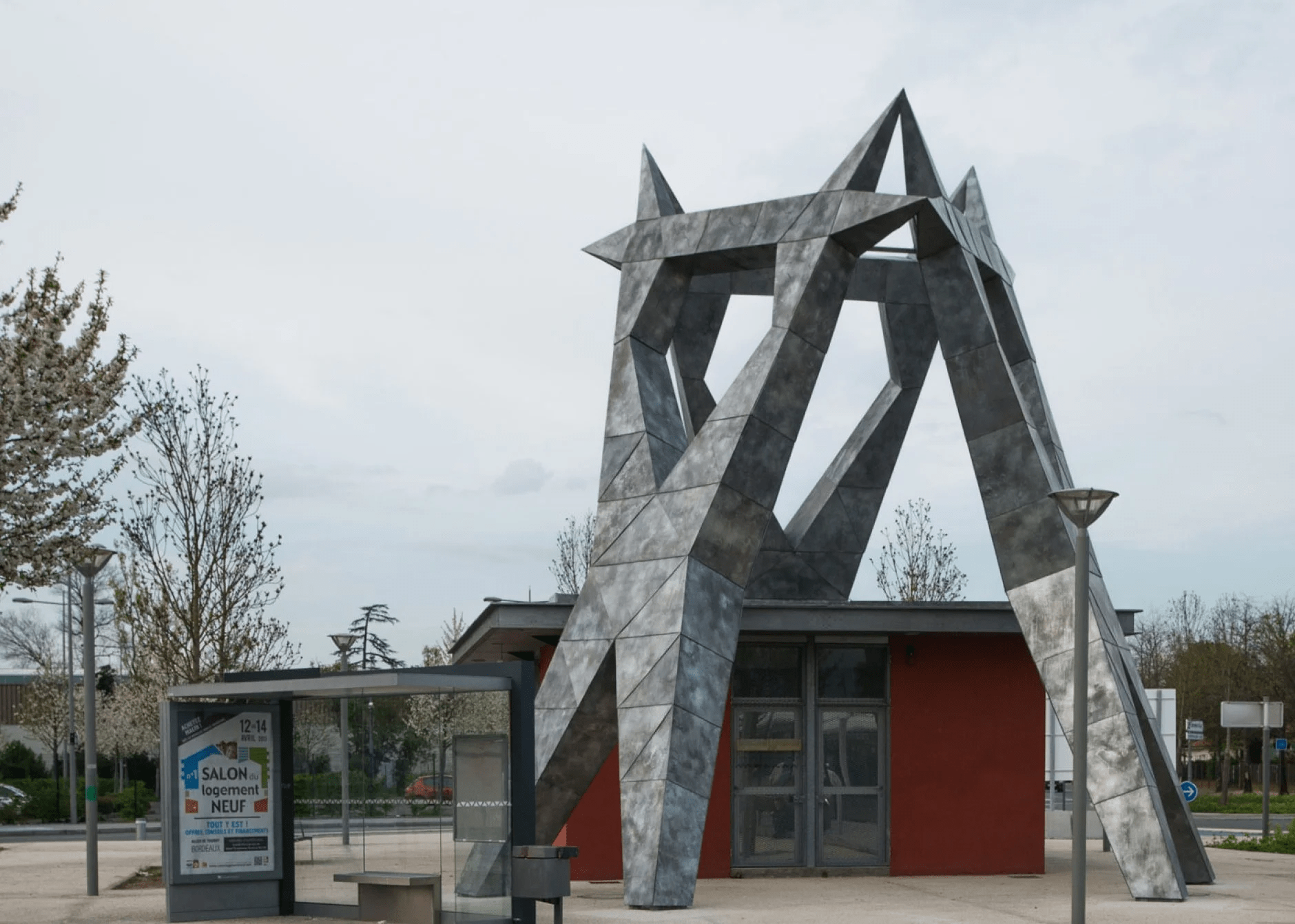 Oeuvre d'art contemporaire réalisée par Antoine Dorotte à la station de tramway La Gardette Bassens 