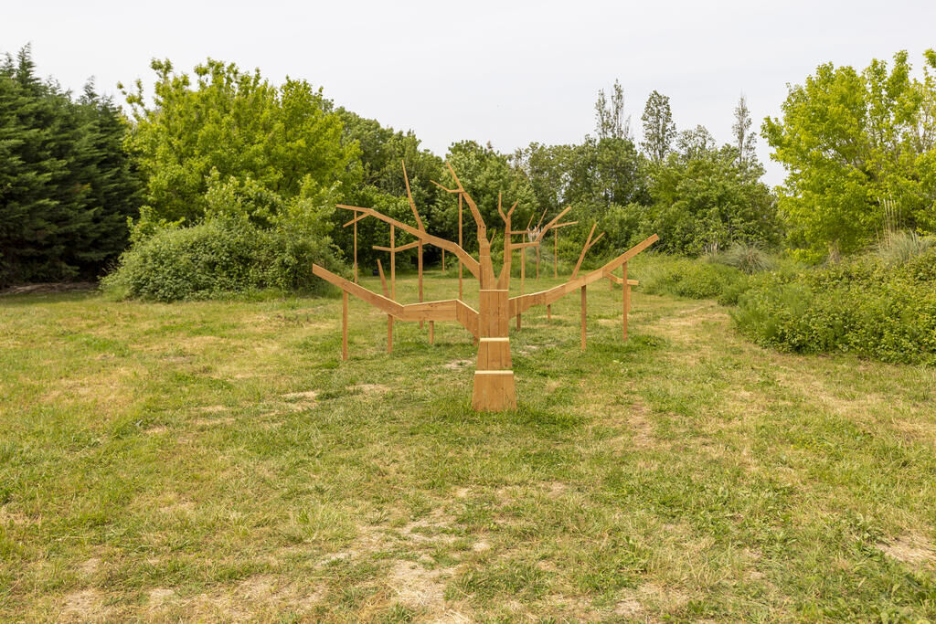 Oeuvre de land art "Habitat(s)" par l'artiste Laurent Cerciat (2022)