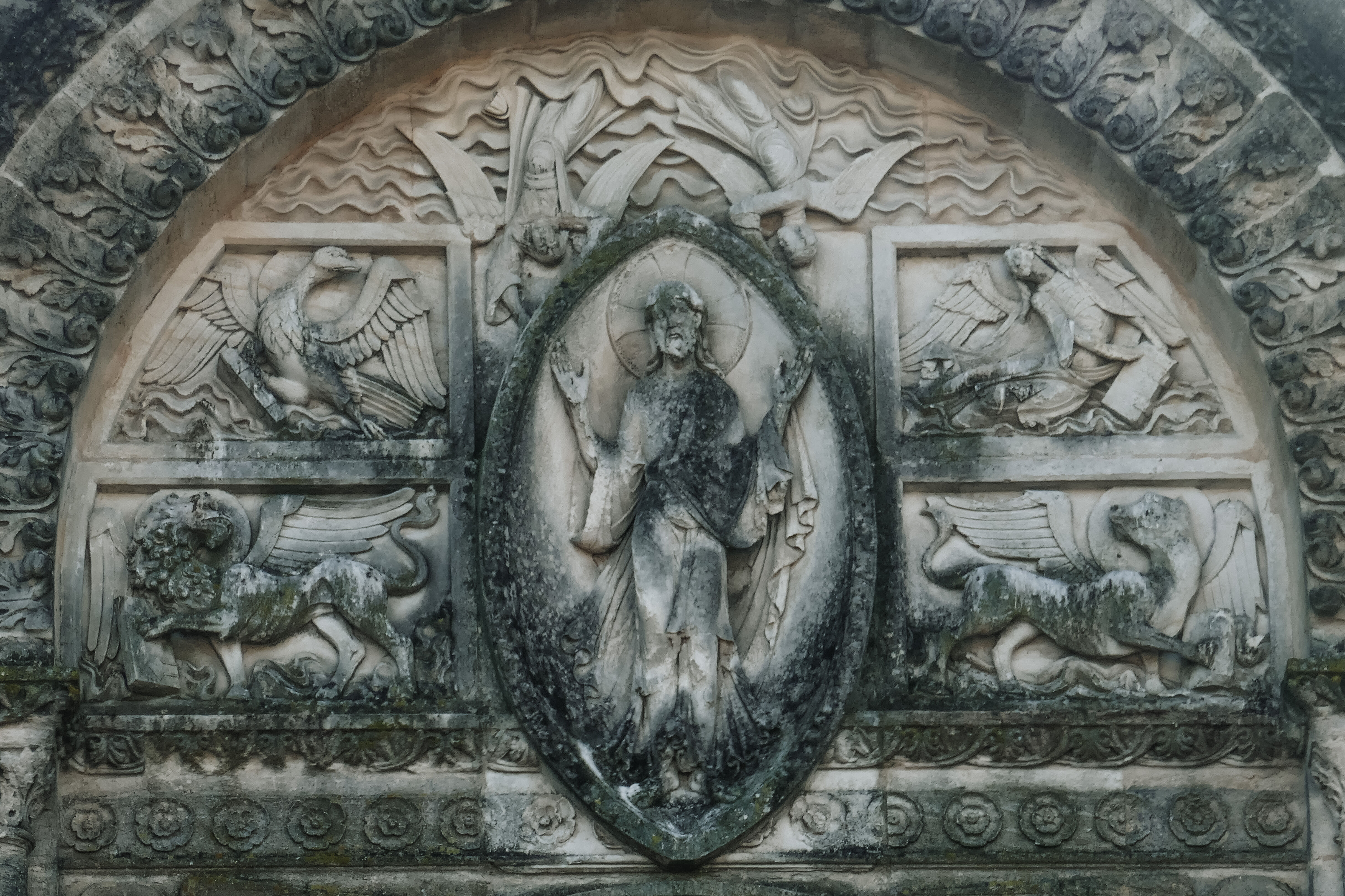 	 Détail du décor en façade de l'église