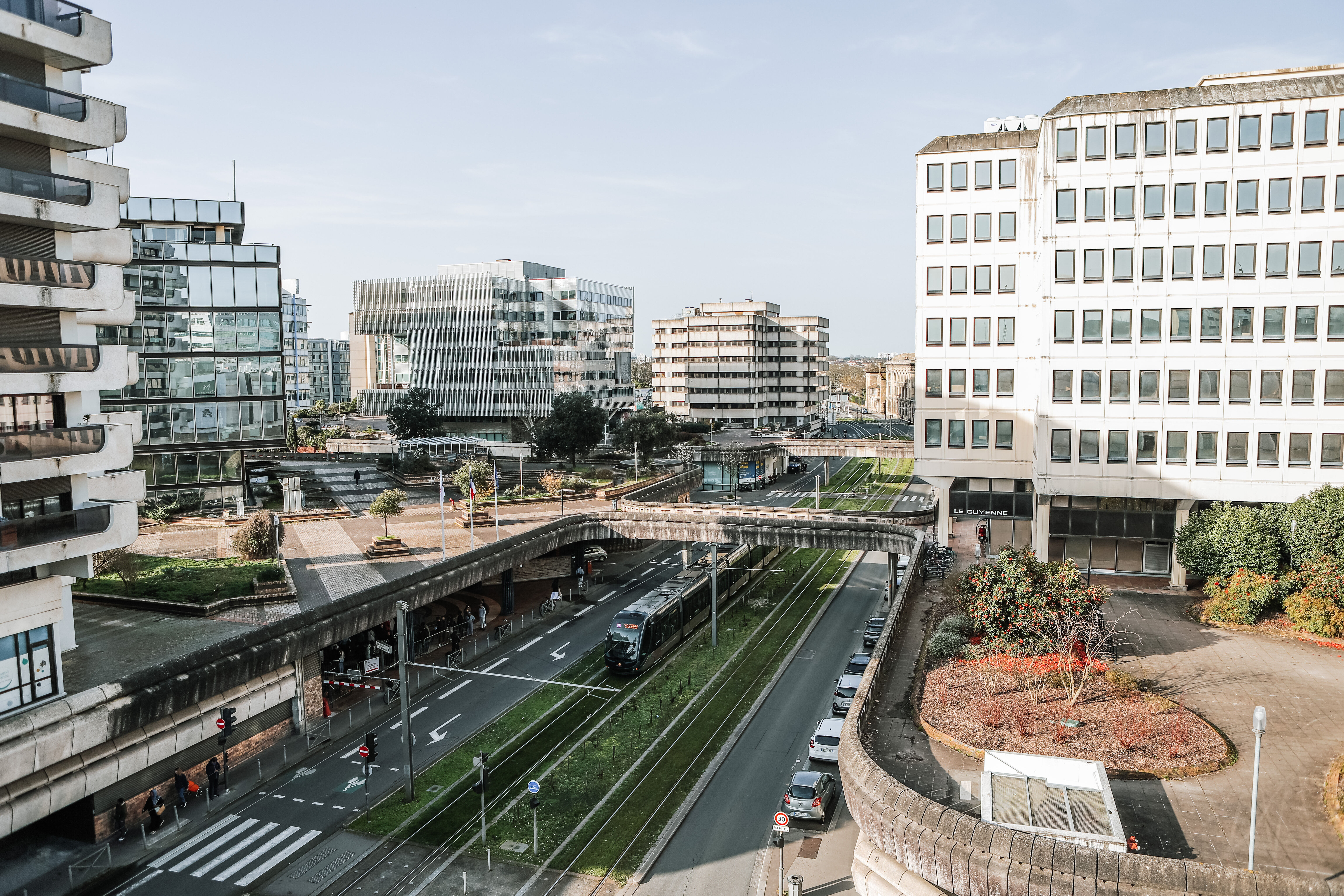 Vue de Mériadeck depuis le parking du centre commercial