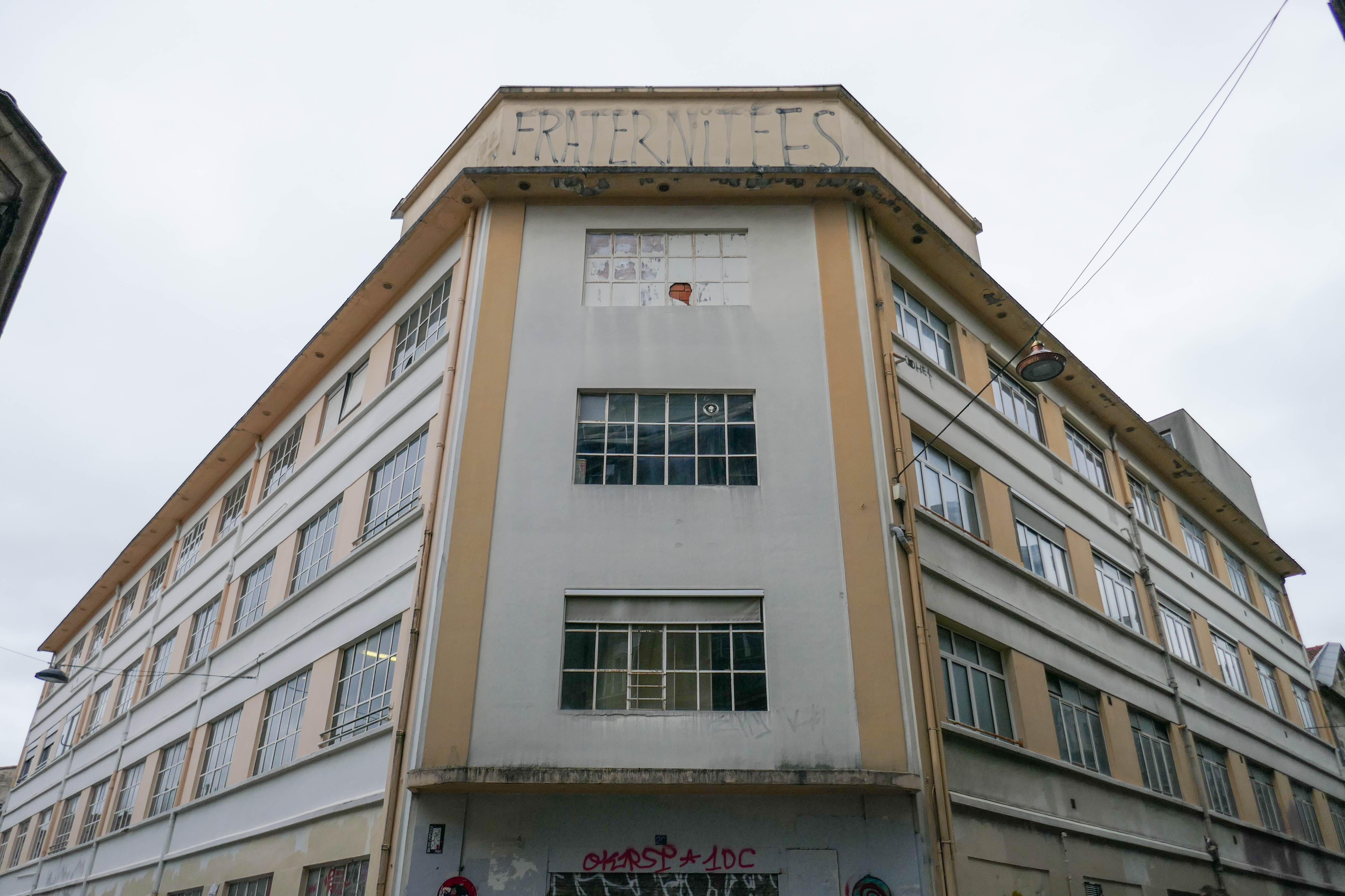 	 Vue de la façade principale de l'ancienne usine de chiffons