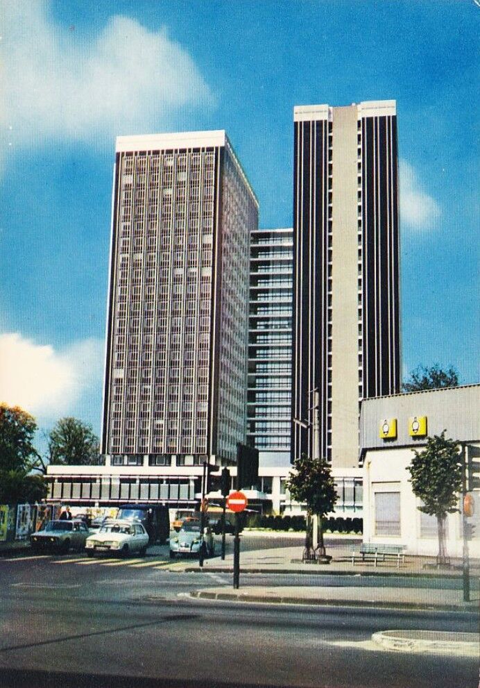 La cité administrative vue depuis les boulevards, carte postale vers 1975.