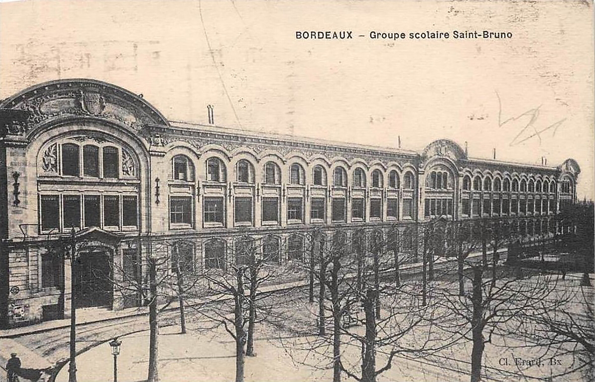 Façade principale côté rue O'Reilly, carte postale vers 1930.