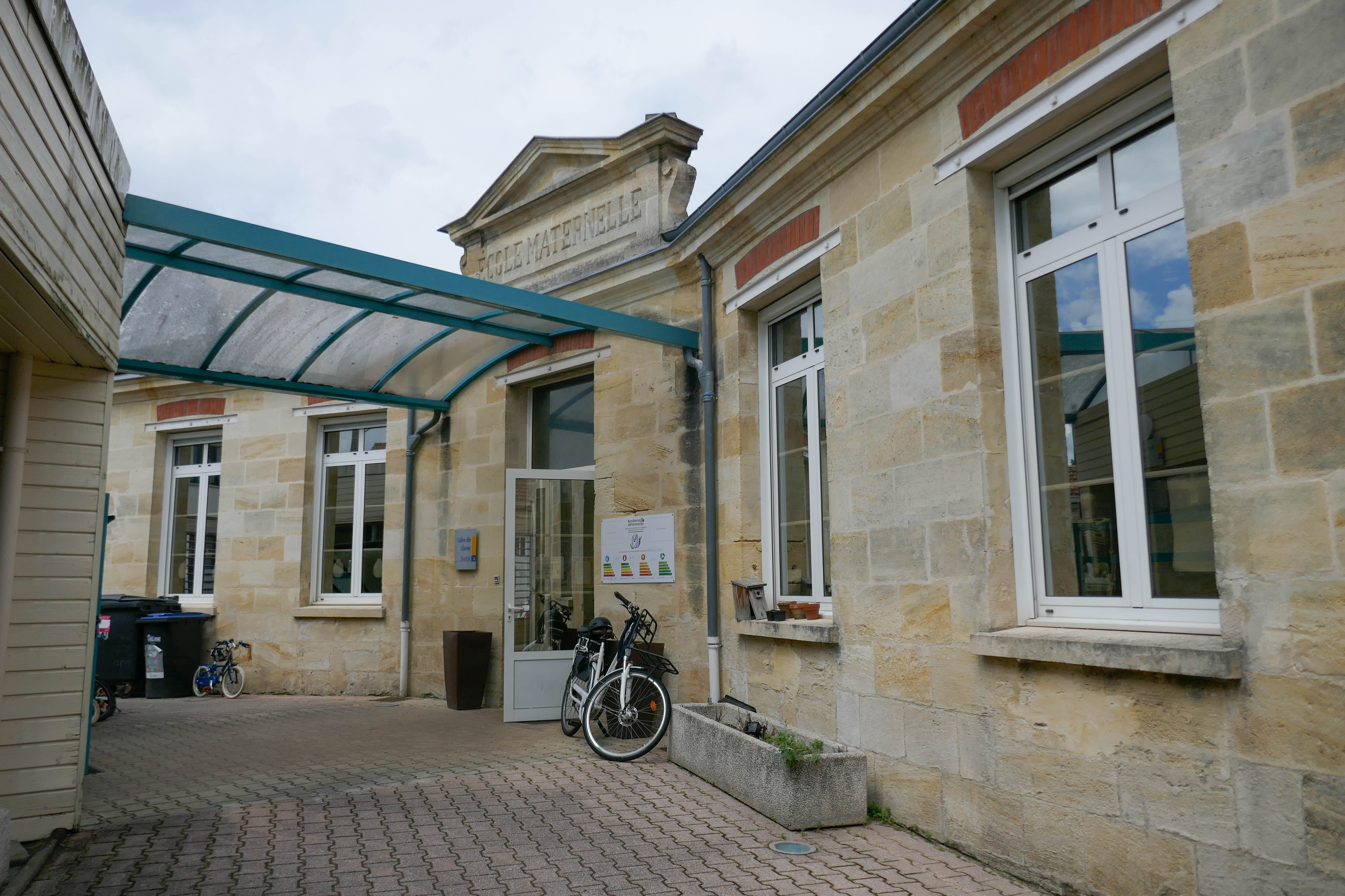 Façade de l'école 