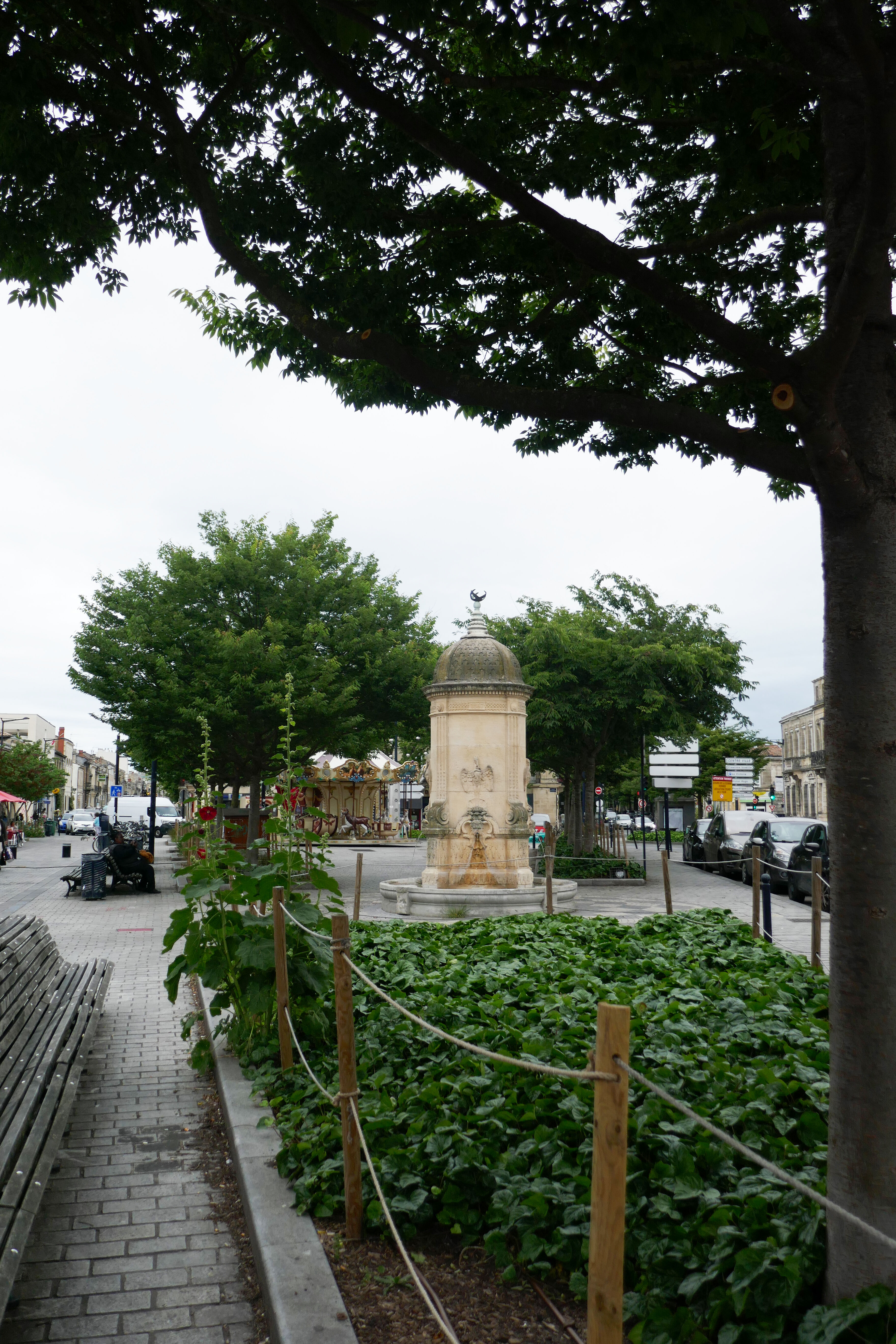 Place Nansouty et la fontaine