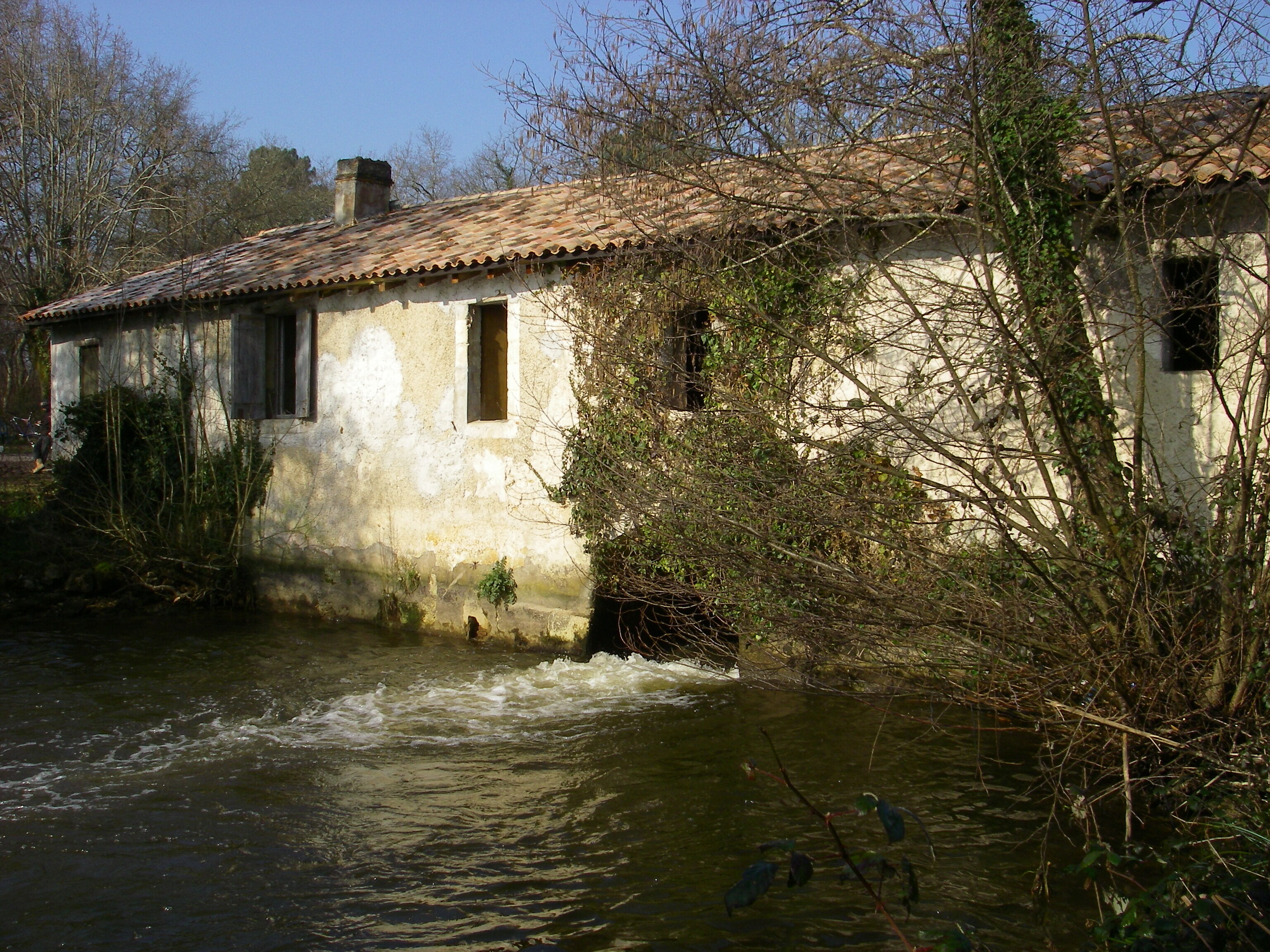 Le moulin, vue de l’aval en 2013.