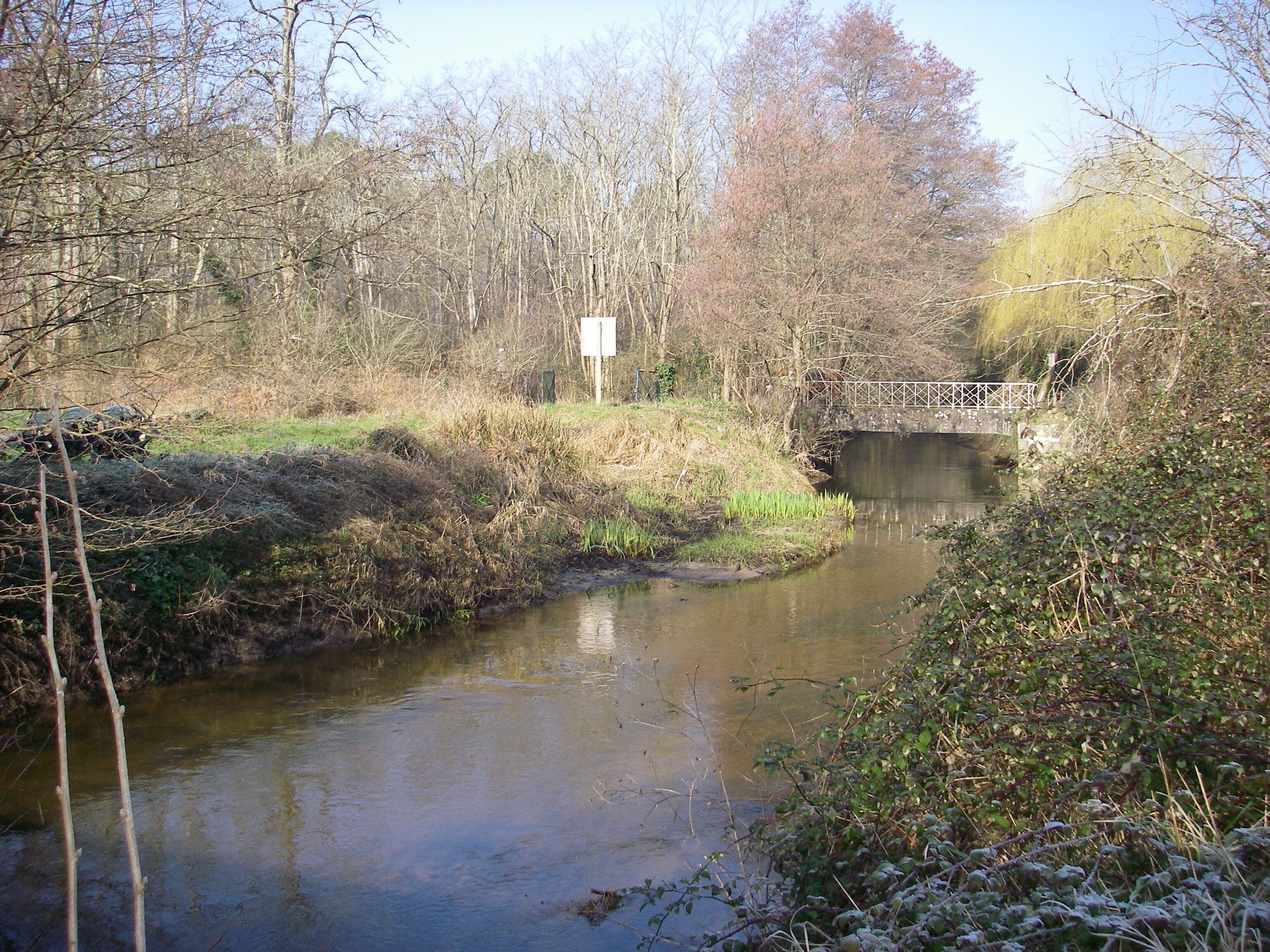 Le pont franchissant le bras sud de la jalle à l’amont du moulin, 2013.