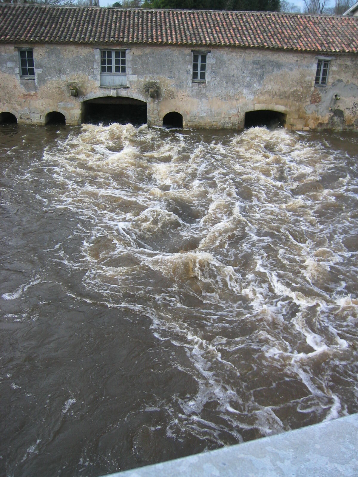 Crue de la jalle au moulin de Gajac en mars 2006.