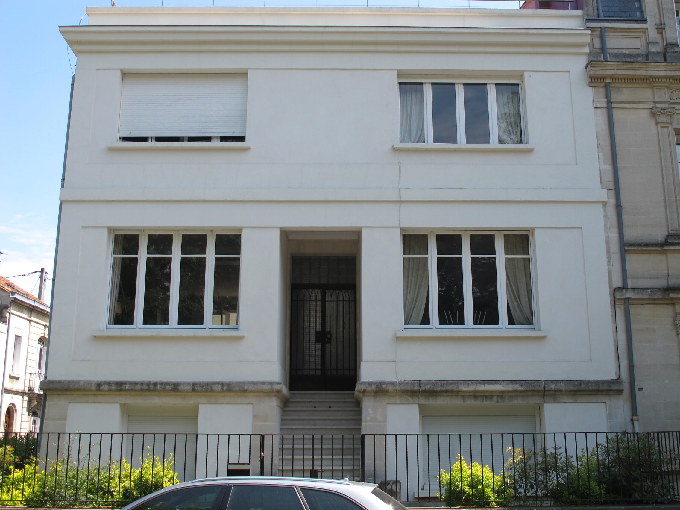 Façade principale donnant sur la rue du Bocage et le Parc Bordelais.