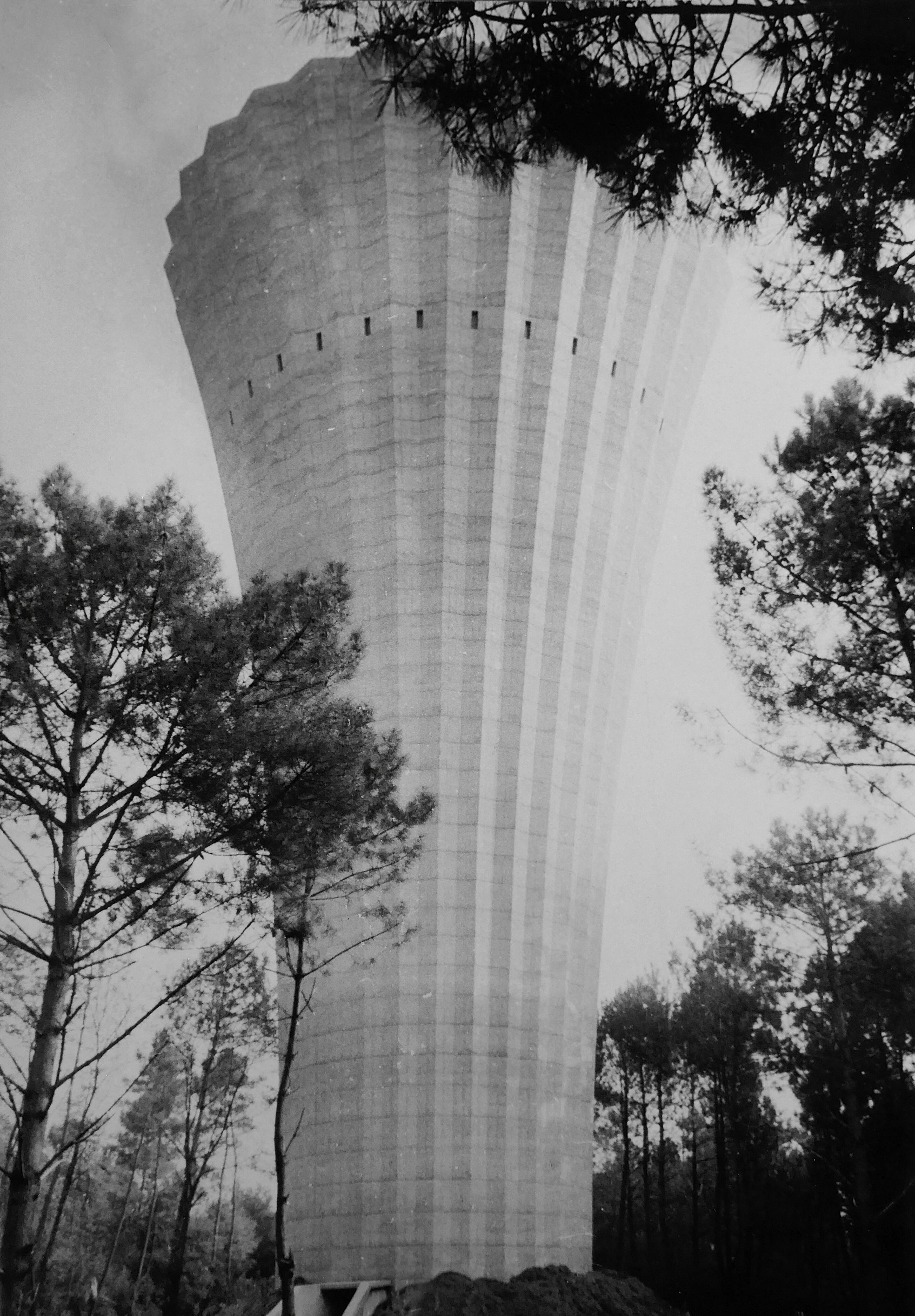 Le château d'eau à sa livraison en 1964.