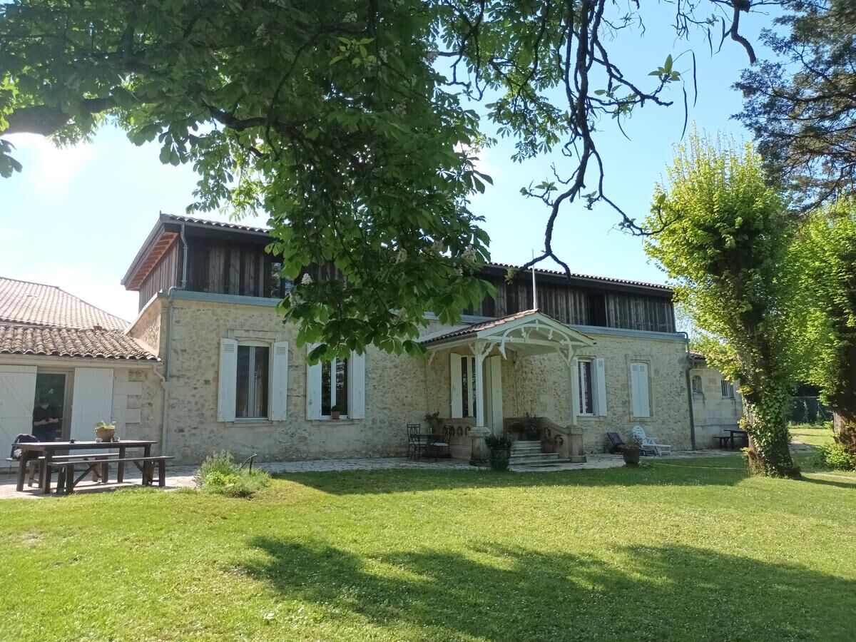 Domaine de Garat s’étend sur 5 000 mètres carrés sur le chemin des Plateaux