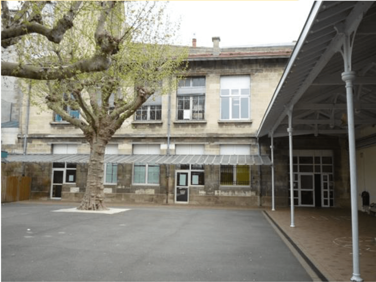 Façade intérieure de l'école
