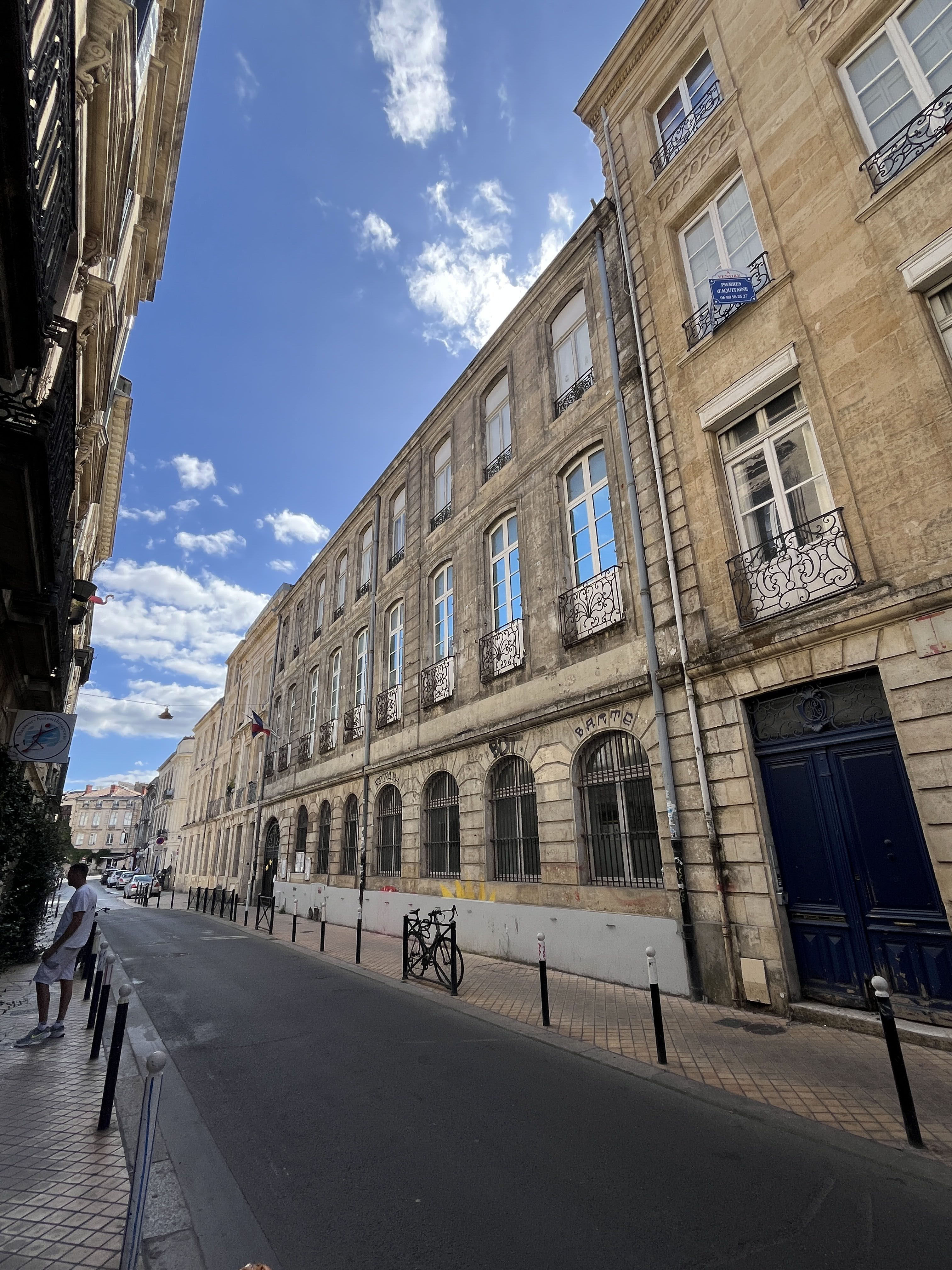 Façade principale rue des Menuts