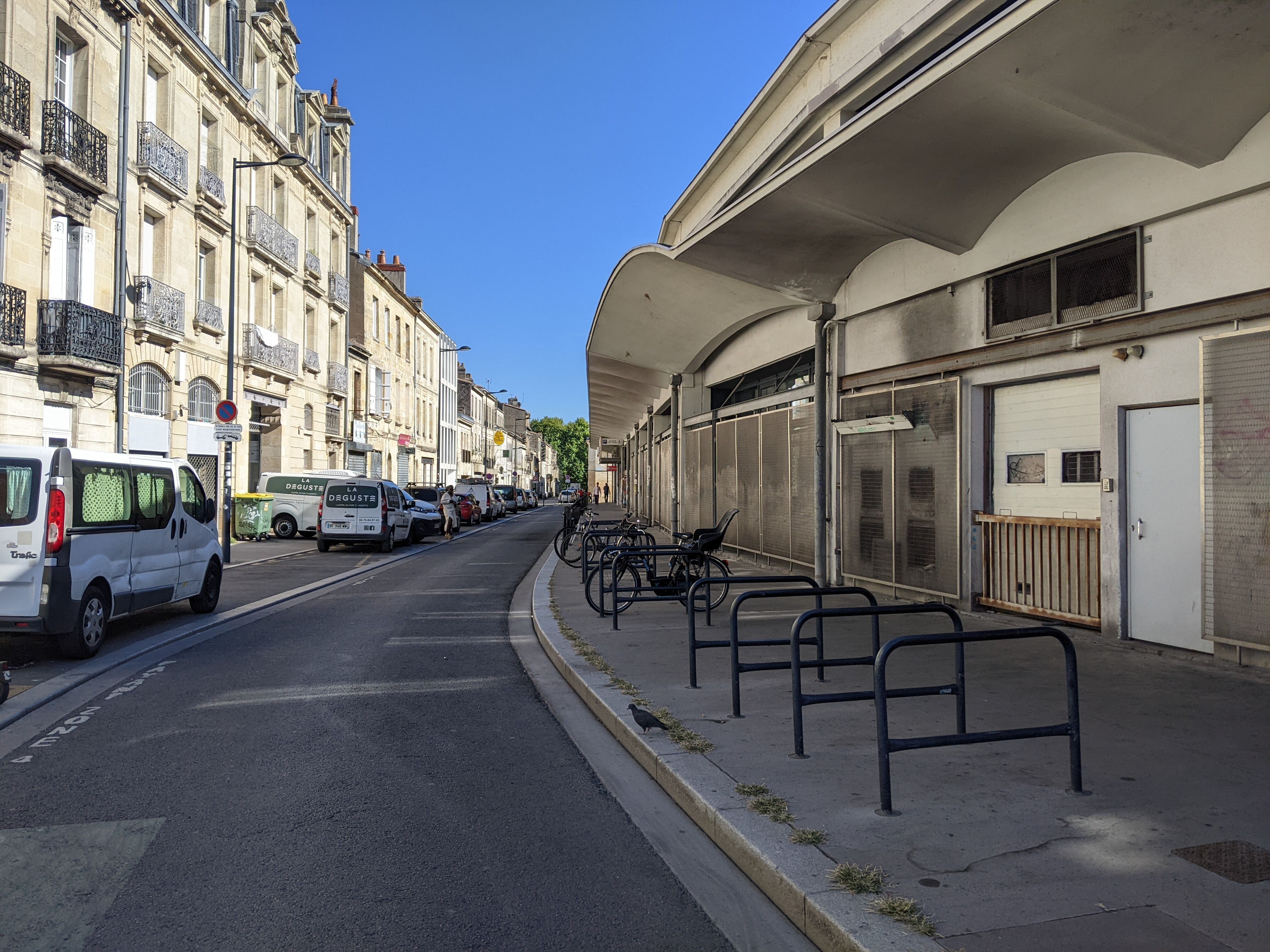 La façade nord de la halle B en 2026.