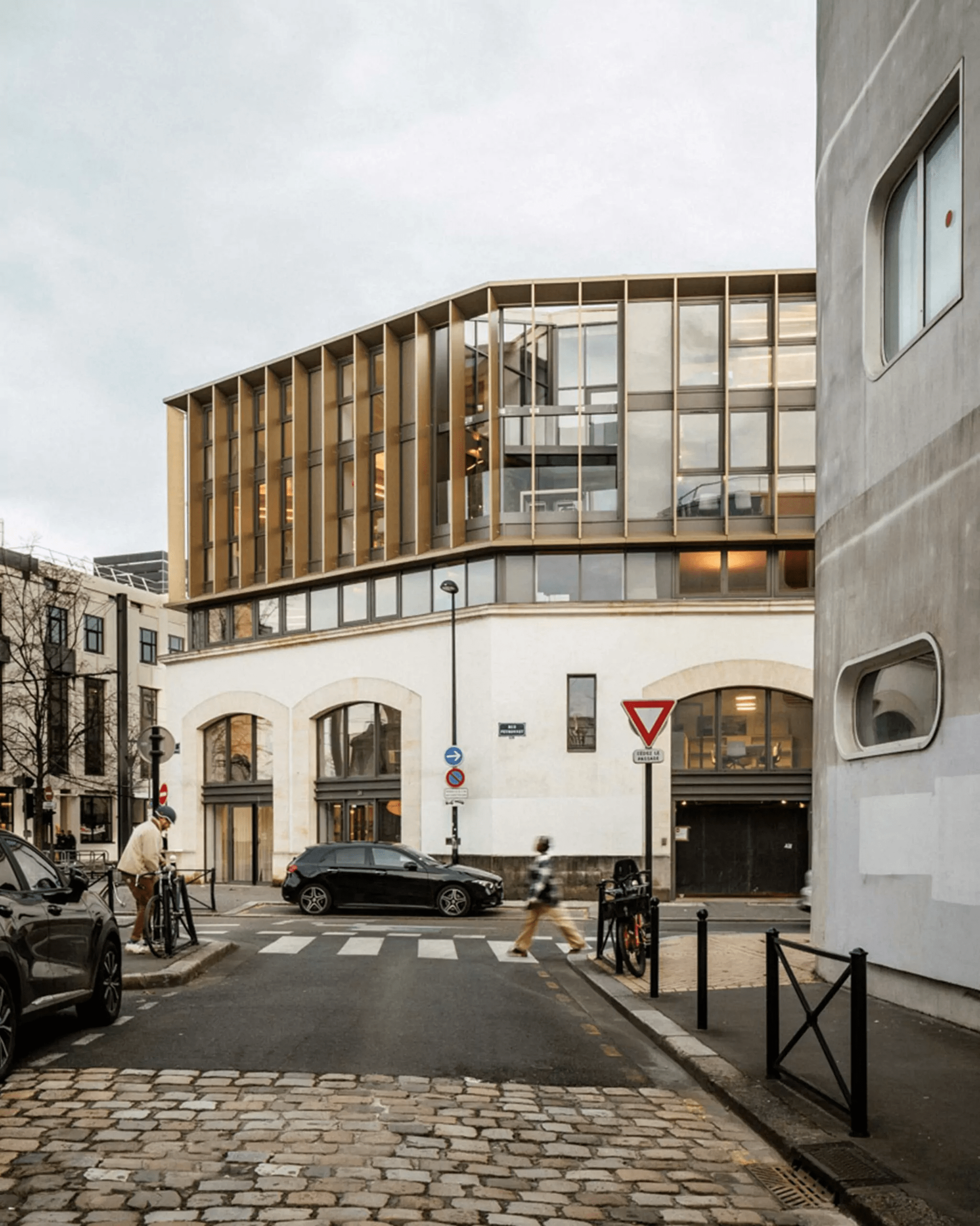 Vue de la façade surélevée depuis la rue de l'abattoir