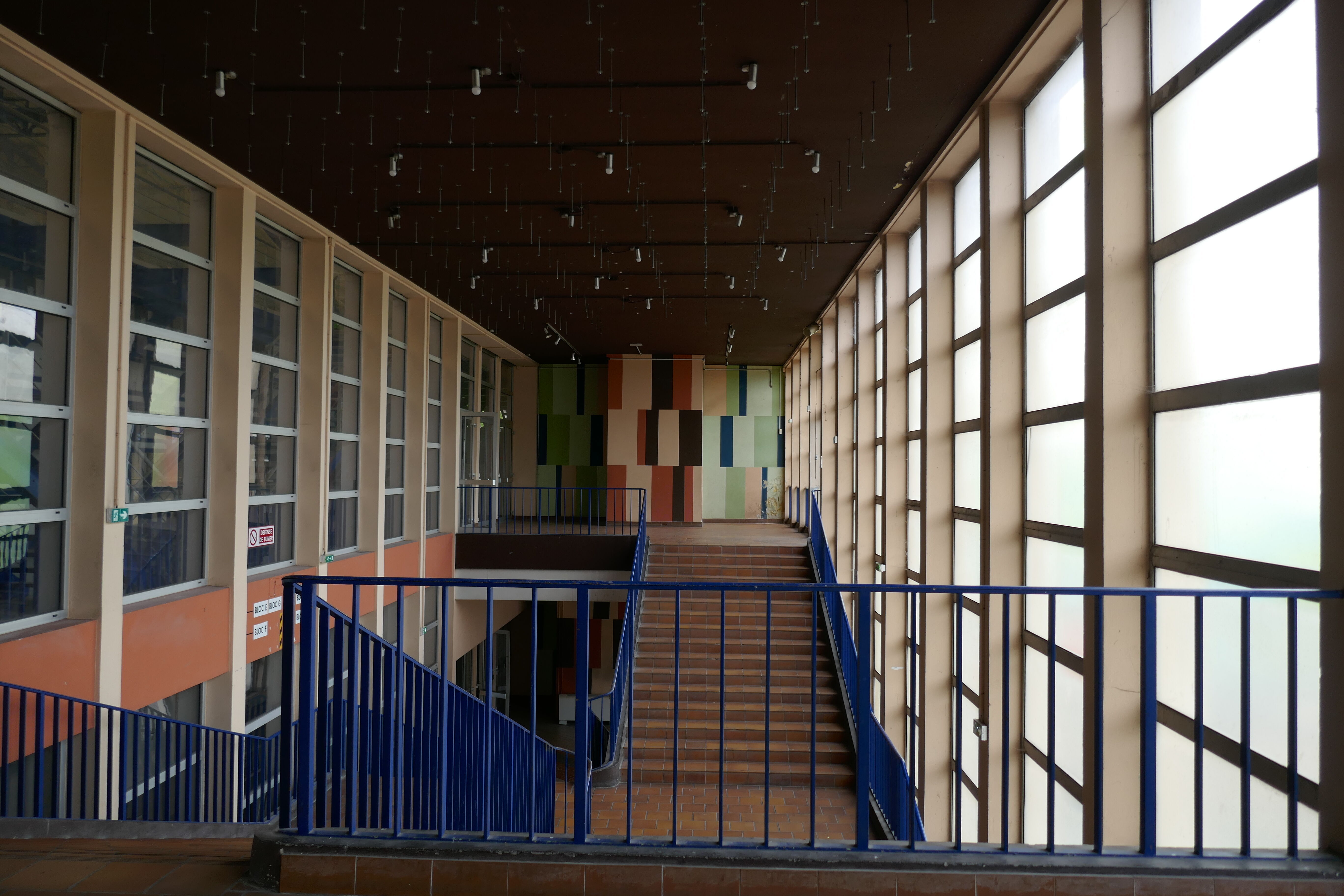 Vue du hall et de l'escalier 